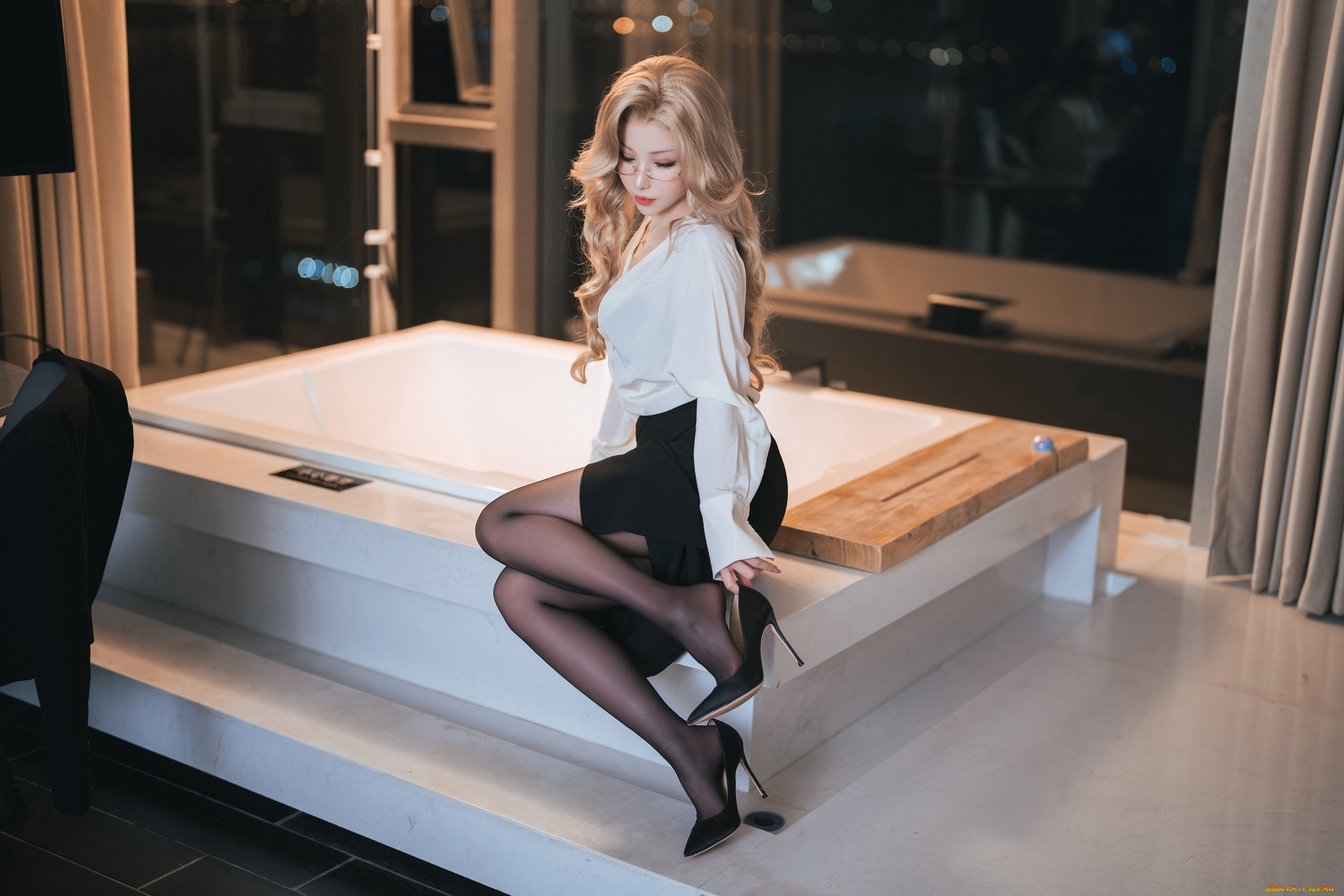 rioko, ryoko, девушки, девушка, женщина, блондинка, светловолосая, сексуальная, модель, звезда, позирует, разная, обувь, верхняя, стильная, одежда, нижнее, эротическое, бельё, трусы, лифчик, колготки, чулки, аксессуары, макияж, и, множество, элементов, на, фотографии