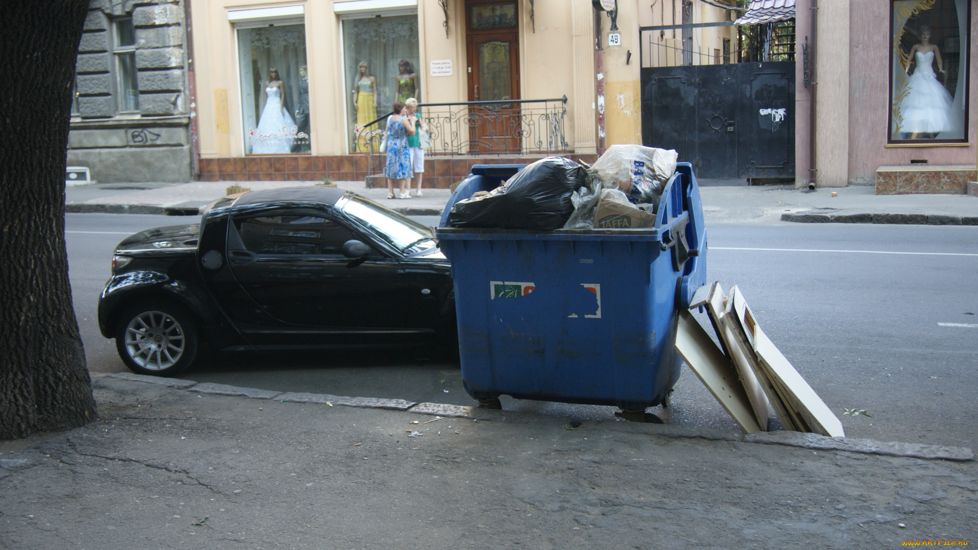 автомобиль, деревяшки, не, поместились, контейнер, юмор, приколы, дома, женщины, улица, мусорный