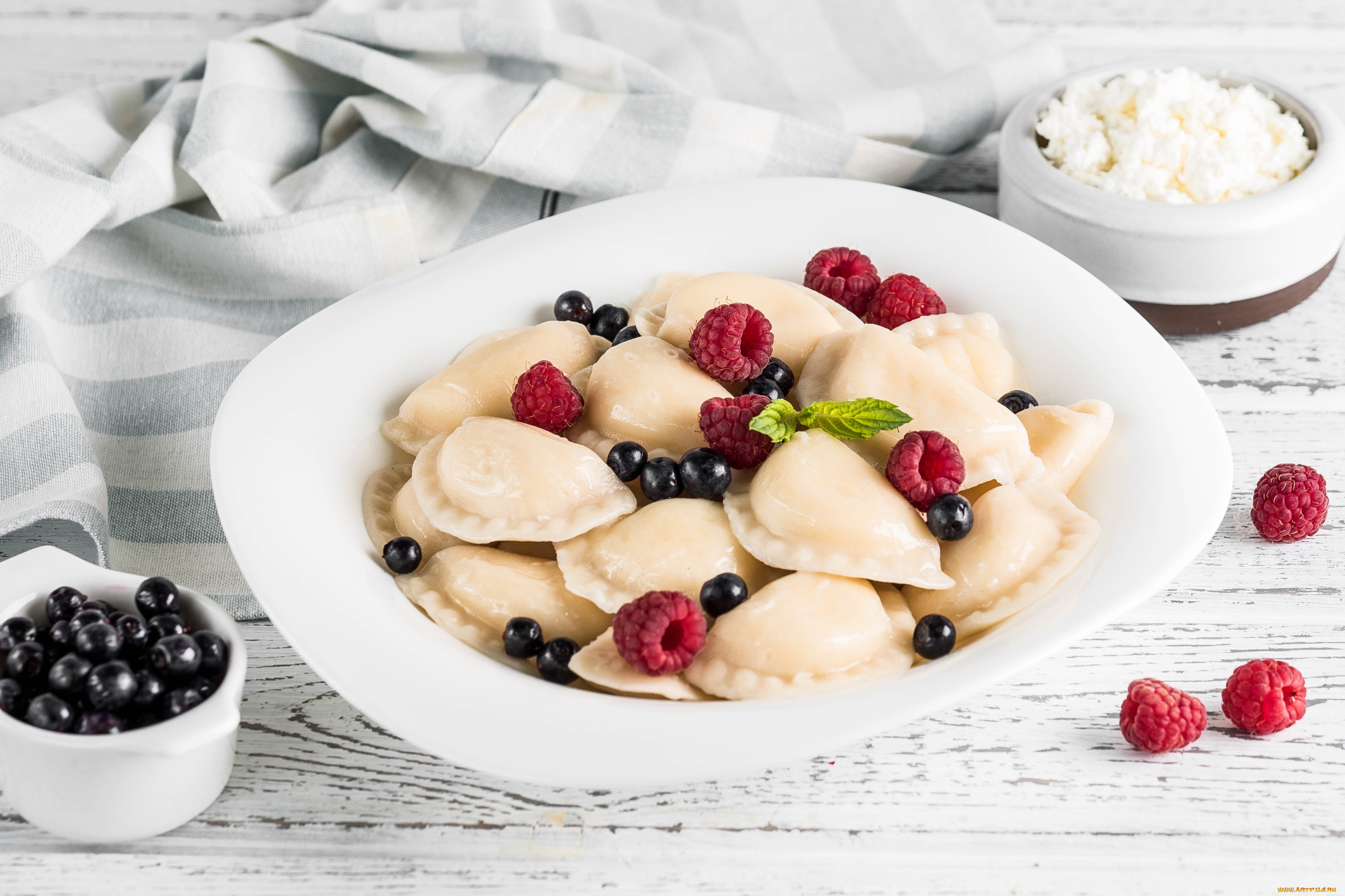 еда, пельмени, , манты, , вареники, смородина, творог, вареники, ягоды, малина