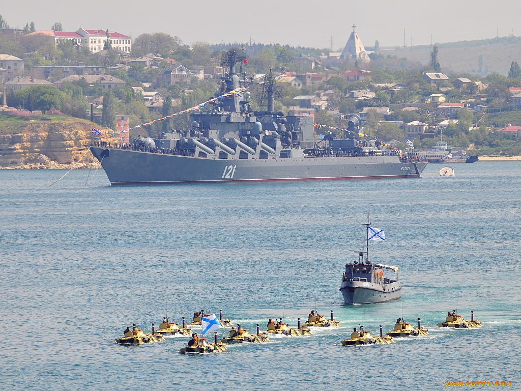 корабли, разные, вместе