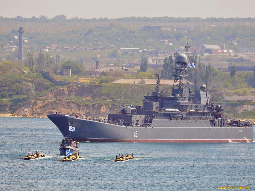 корабли, разные, вместе