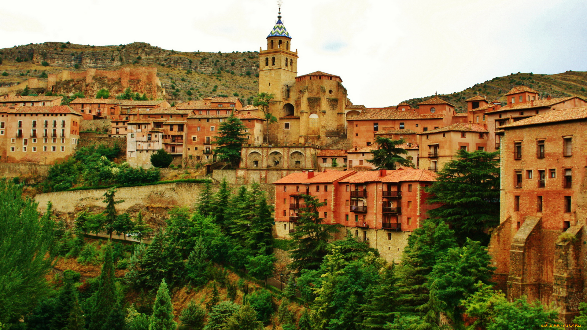 испания, арагон, альбаррасин, города, панорамы, дома, деревья, дорога