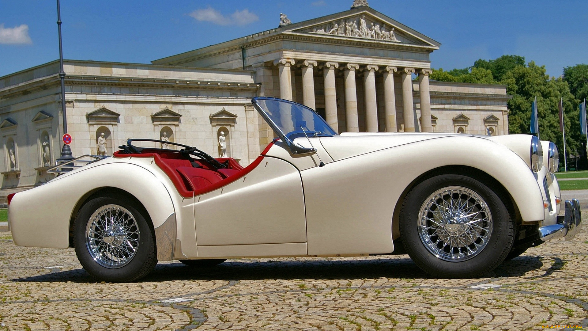 автомобили, классика, дорога, здание, автомобиль, небо, бежевый