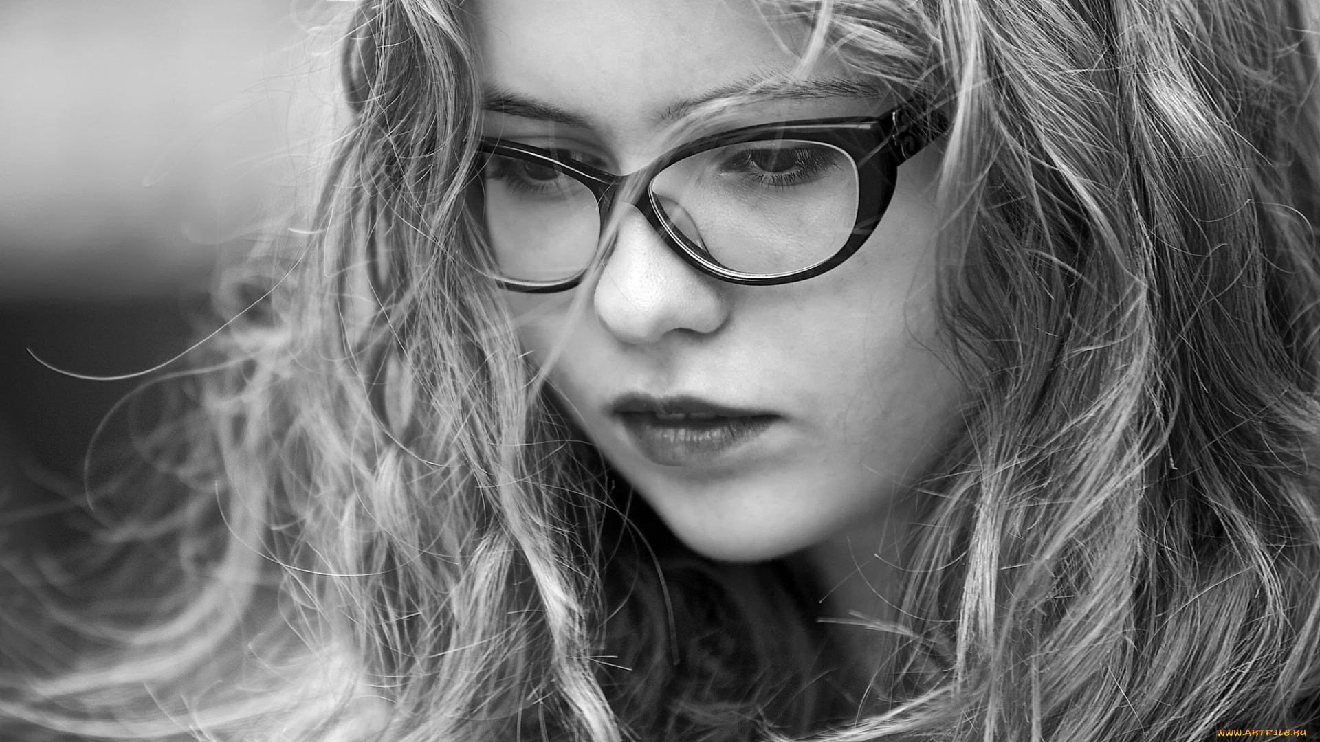 задумчивость, девушки, -unsort, , Черно-белые, обои, очки, блондинка, кудри