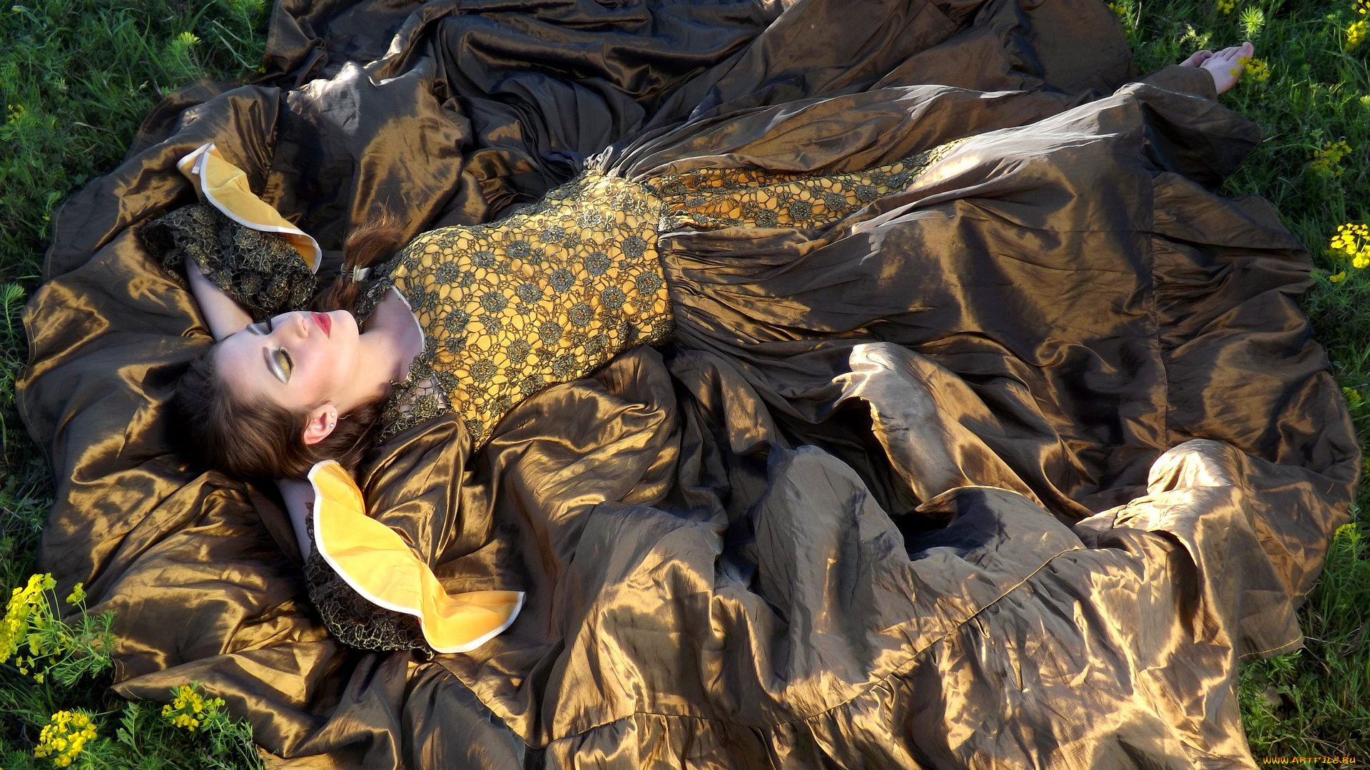 девушки, -unsort, , брюнетки, , шатенки, на, земле, девушка, зелень, цветы, лежит, шатенка, настроение, лето, трава, сон, платье