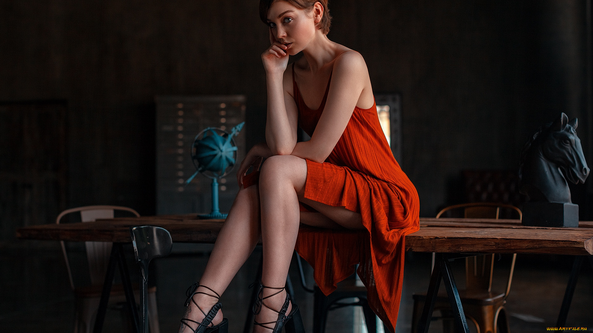 девушки, olya, pushkina, глубина, резкости, каблуки, платье, стол, стул, в, помещении, модель, оля, пушкина, ножки, короткие, волосы, татуировка