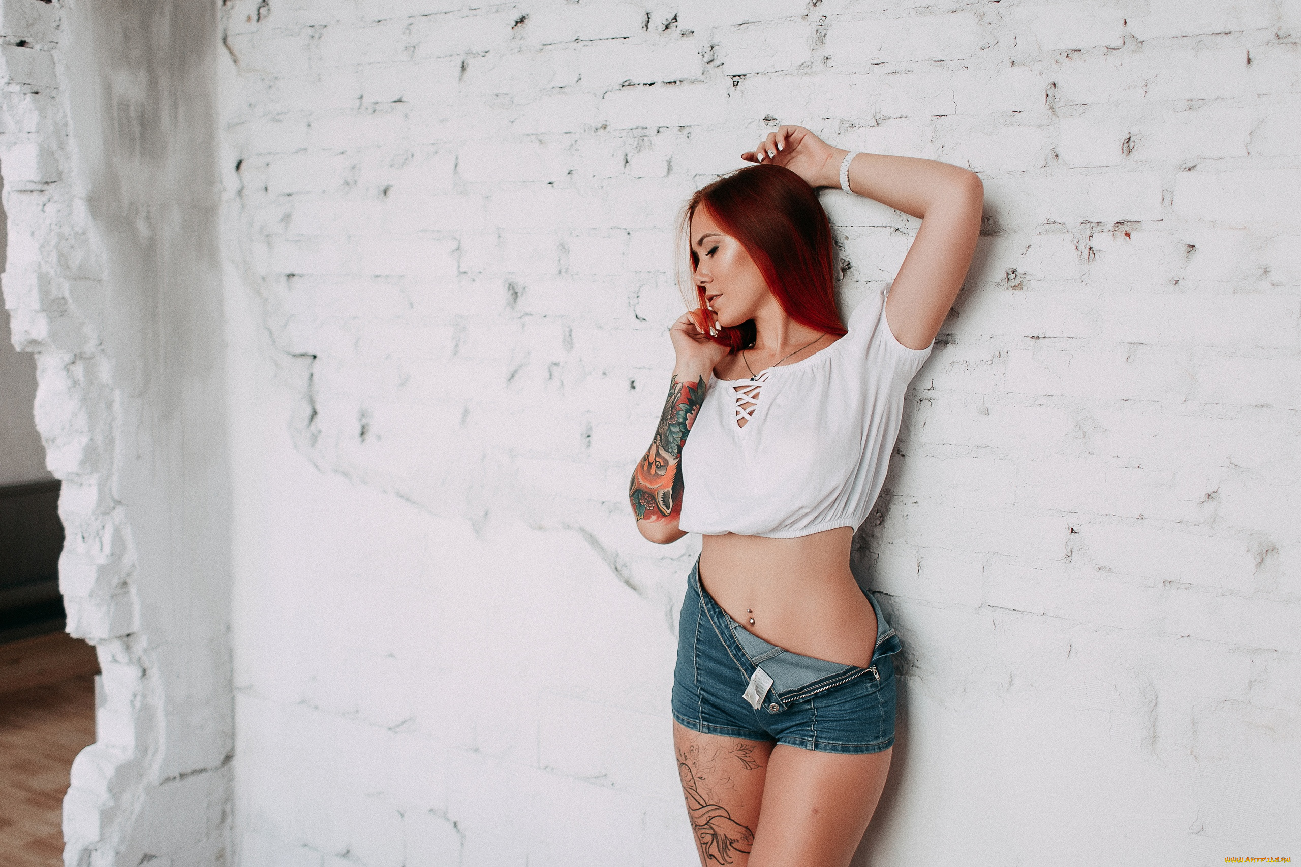 девушки, -unsort, , рыжеволосые, и, другие, кирпич, стена, пирсинг, джинсовые, шорты, живот, тату, wallhaven, рыжий, ожерелье