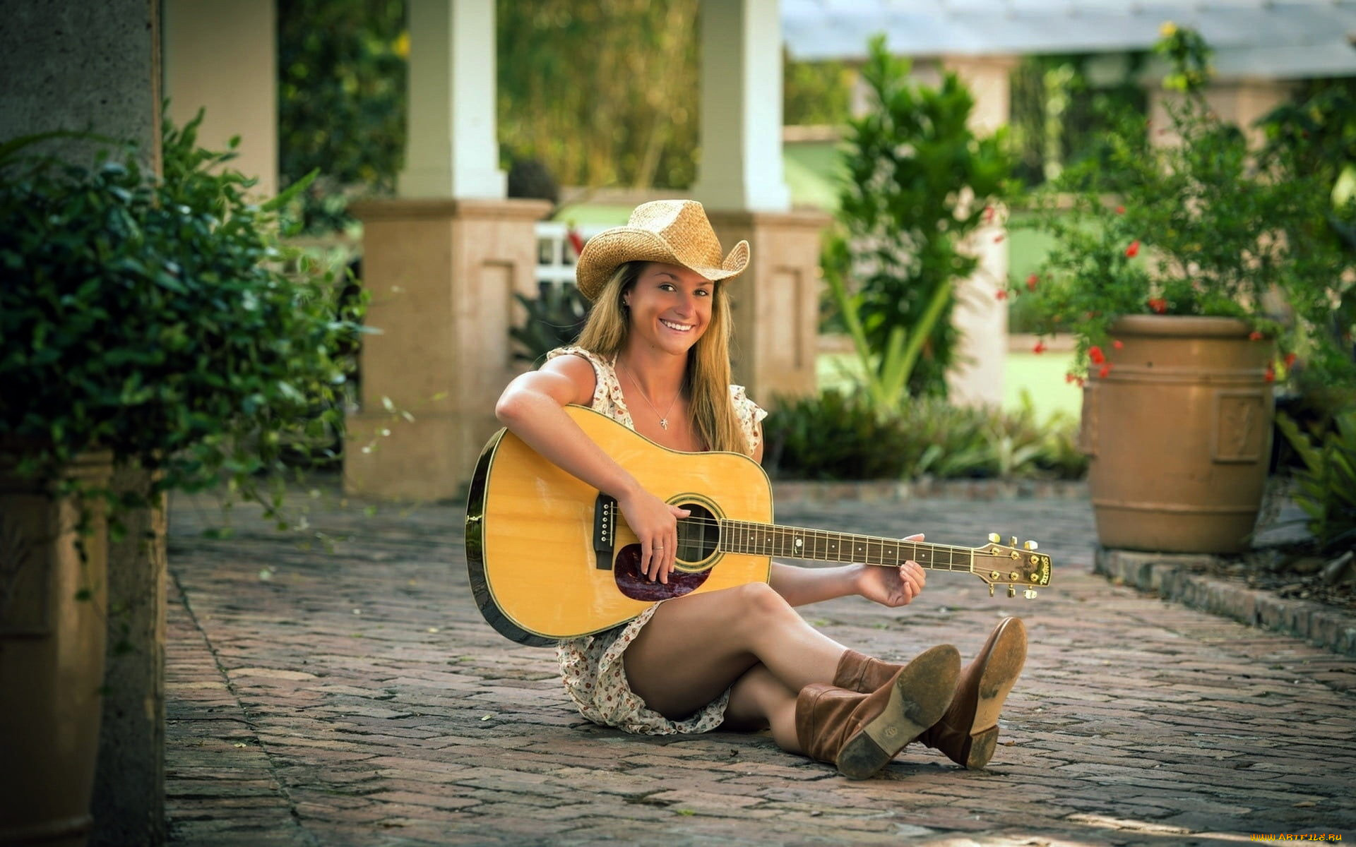 музыка, -другое, блондинка, гитара, шляпа, улыбка