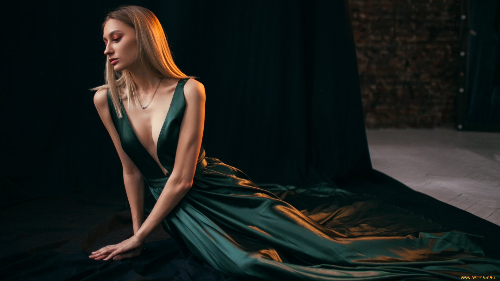 бестия, девушки, -, брюнетки, , шатенки, девушка, женщина, брюнетка, темноволосая, сексуальная, модель, звезда, позирует, разная, обувь, верхняя, стильная, одежда, нижнее, эротическое, бельё, трусы, лифчик, колготки, чулки, аксессуары, макияж, и, множество, элементов, на, фотографии