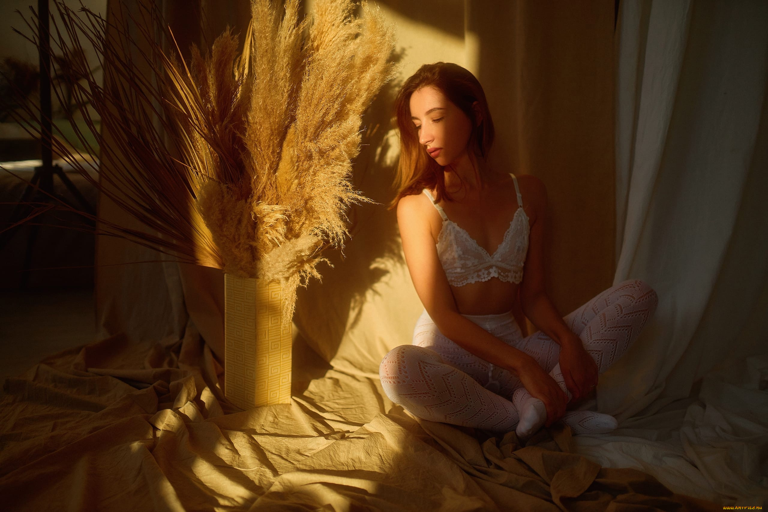 бестия, девушки, -, брюнетки, , шатенки, женщины, шатенка, темноволосая, сексуальная, модель, звезда, разная, обувь, верхняя, одежда, нижнее, эротическое, бельё, колготки, чулки, аксессуары, и, множество, всяческих, элементов, на, картинке, фотографий, изображении