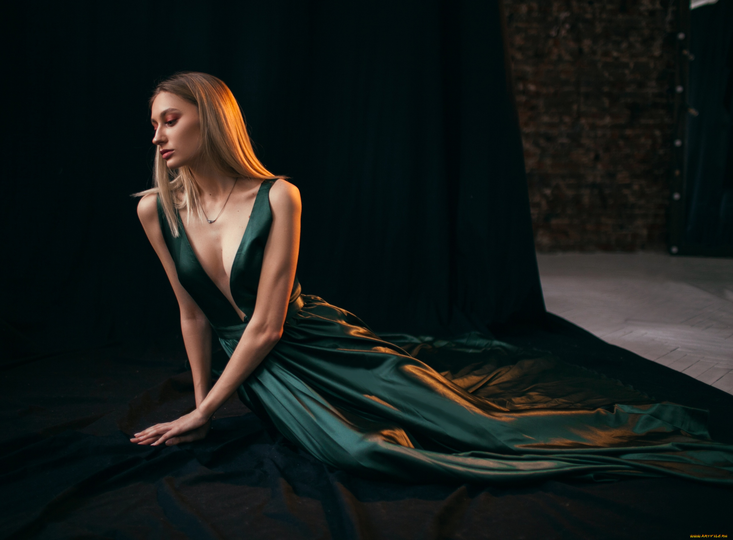 бестия, девушки, -, брюнетки, , шатенки, девушка, женщина, брюнетка, темноволосая, сексуальная, модель, звезда, позирует, разная, обувь, верхняя, стильная, одежда, нижнее, эротическое, бельё, трусы, лифчик, колготки, чулки, аксессуары, макияж, и, множество, элементов, на, фотографии