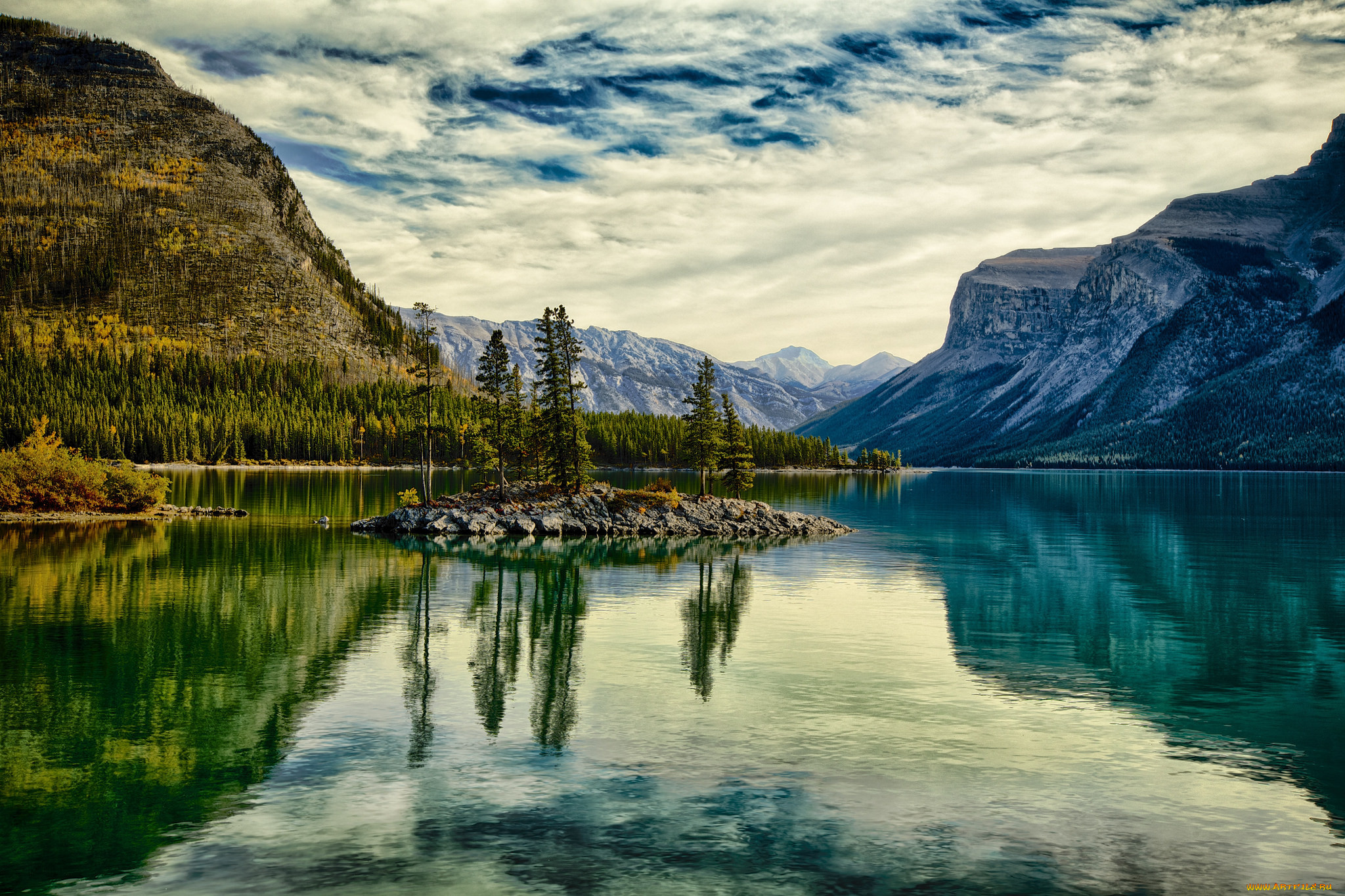 природа, реки, озера, остров, деревья, озеро, горы, облака, небо