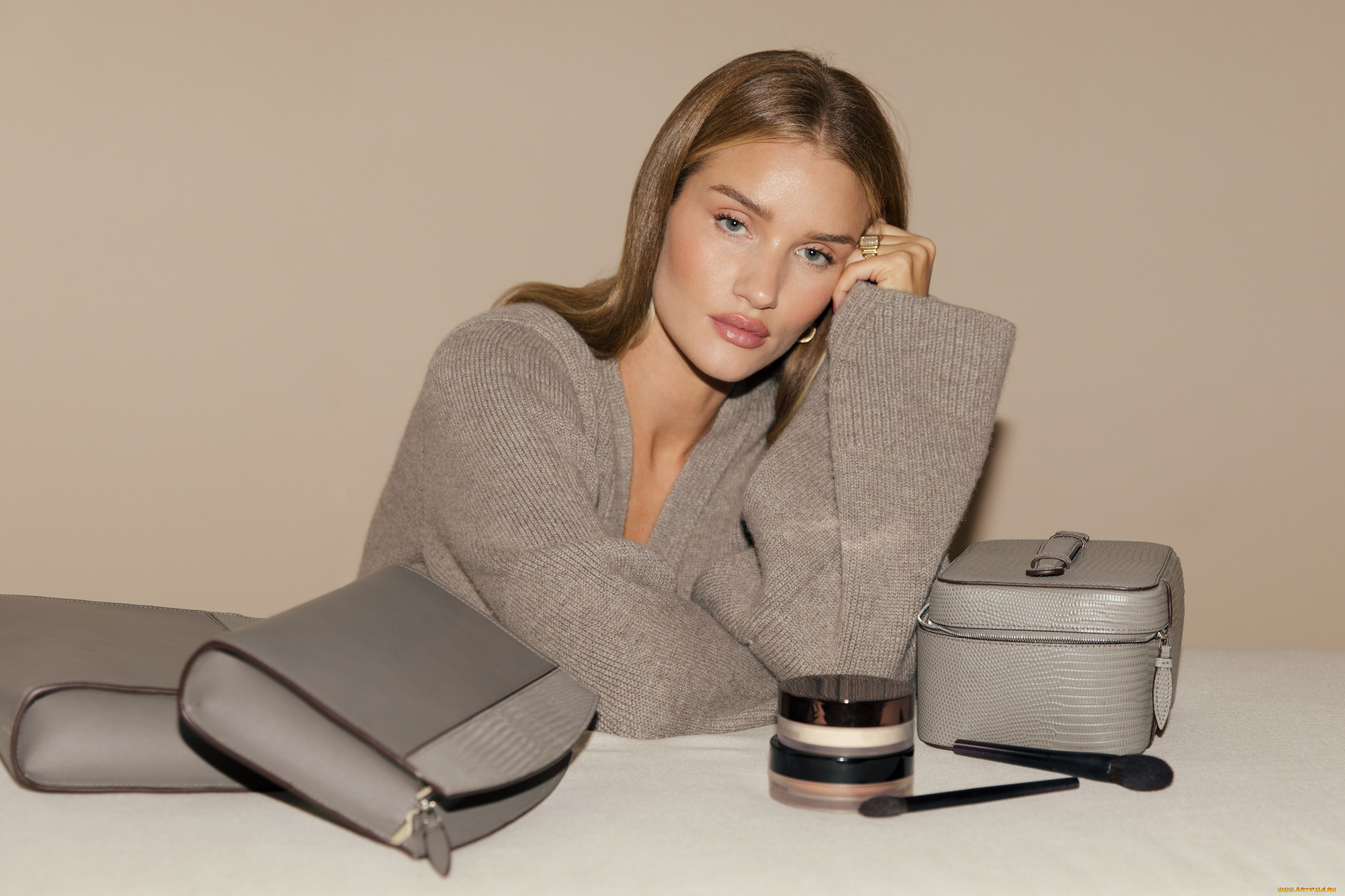 девушки, rosie, huntington-whiteley, актриса, шатенка, свитер, косметика, сумки