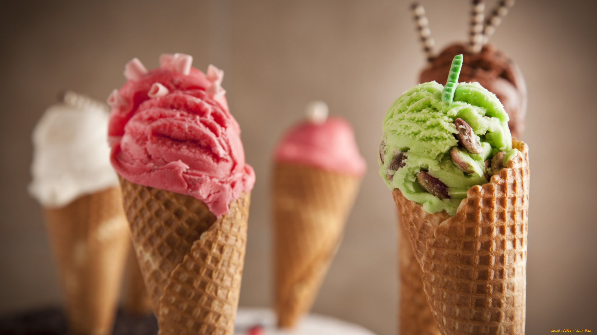 еда, мороженое, , десерты, вафельный, рожок, фисташковое, клубничное