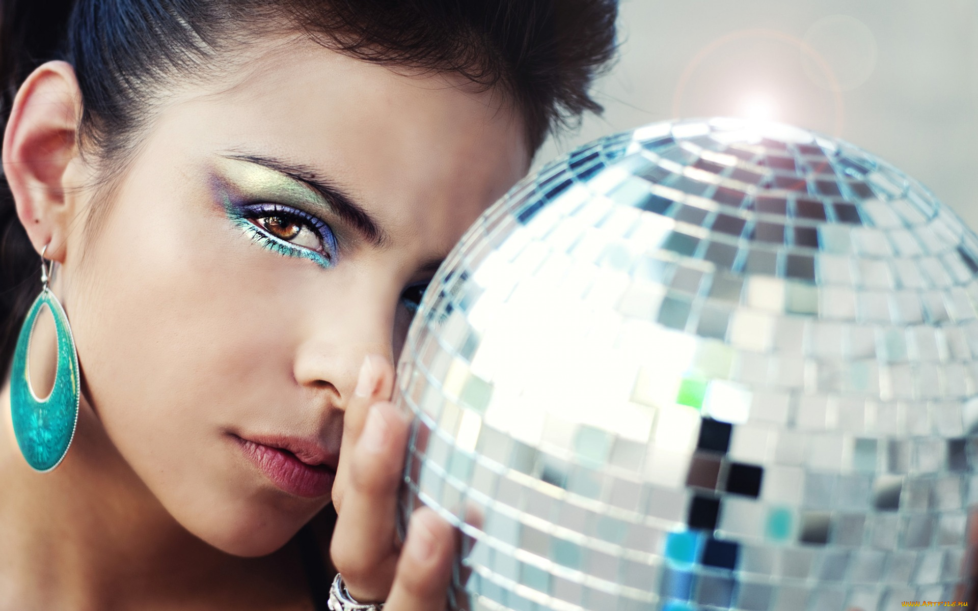 девушки, -unsort, , лица, , портреты, лицо, взгляд, брюнетка, серьги, шар