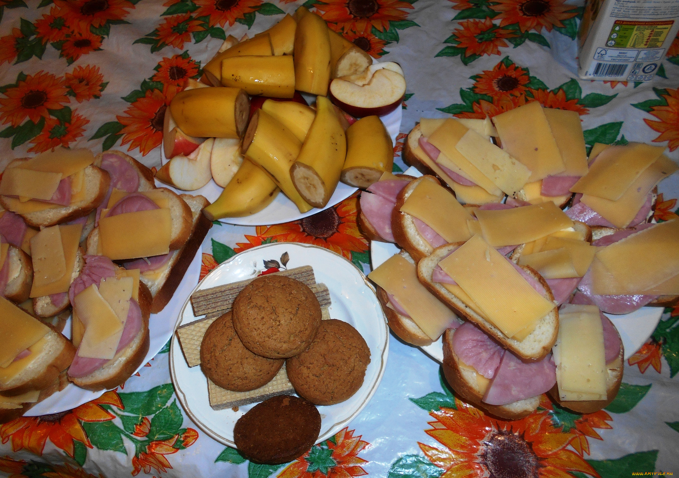 еда, бутерброды, , гамбургеры, , канапе, вафли, бананы, печенье, сыр, хлеб, колбаса