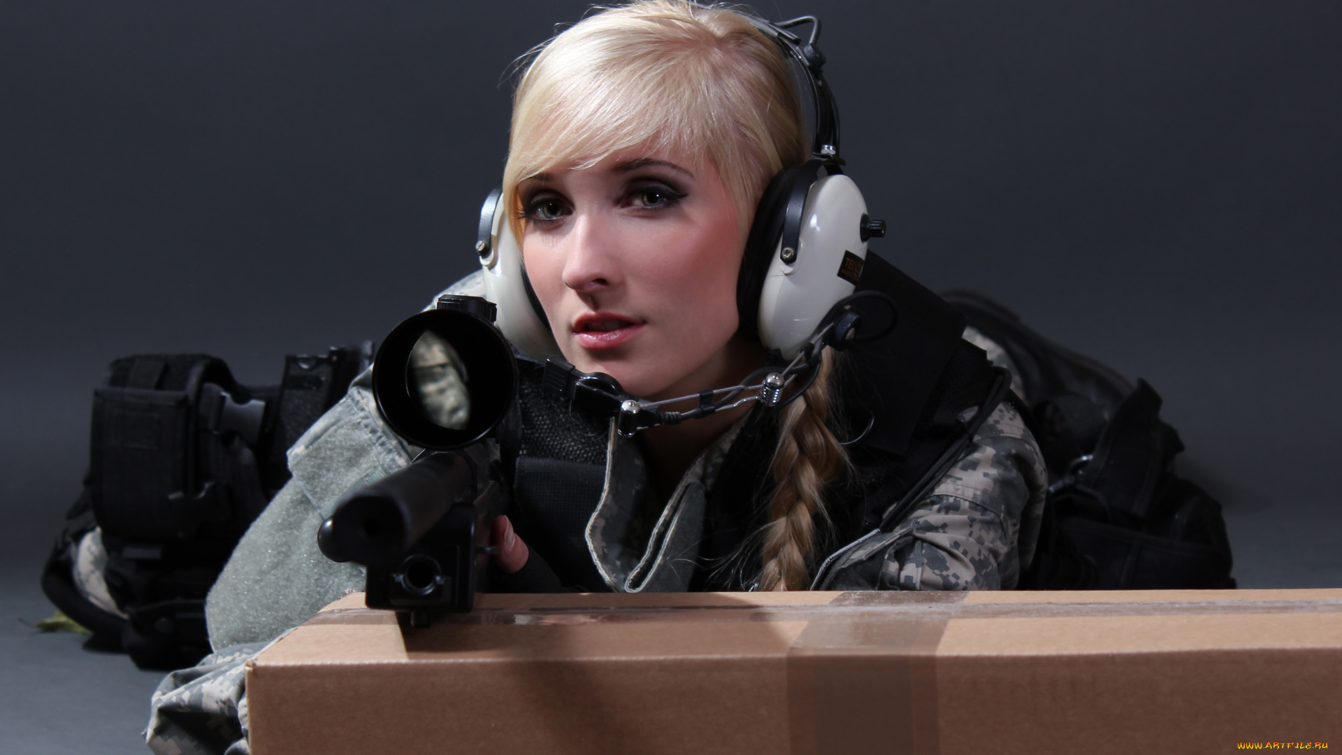 девушки, -unsort, , девушки, с, оружием, девушка, фон, взгляд, винтовка, прице, наушники