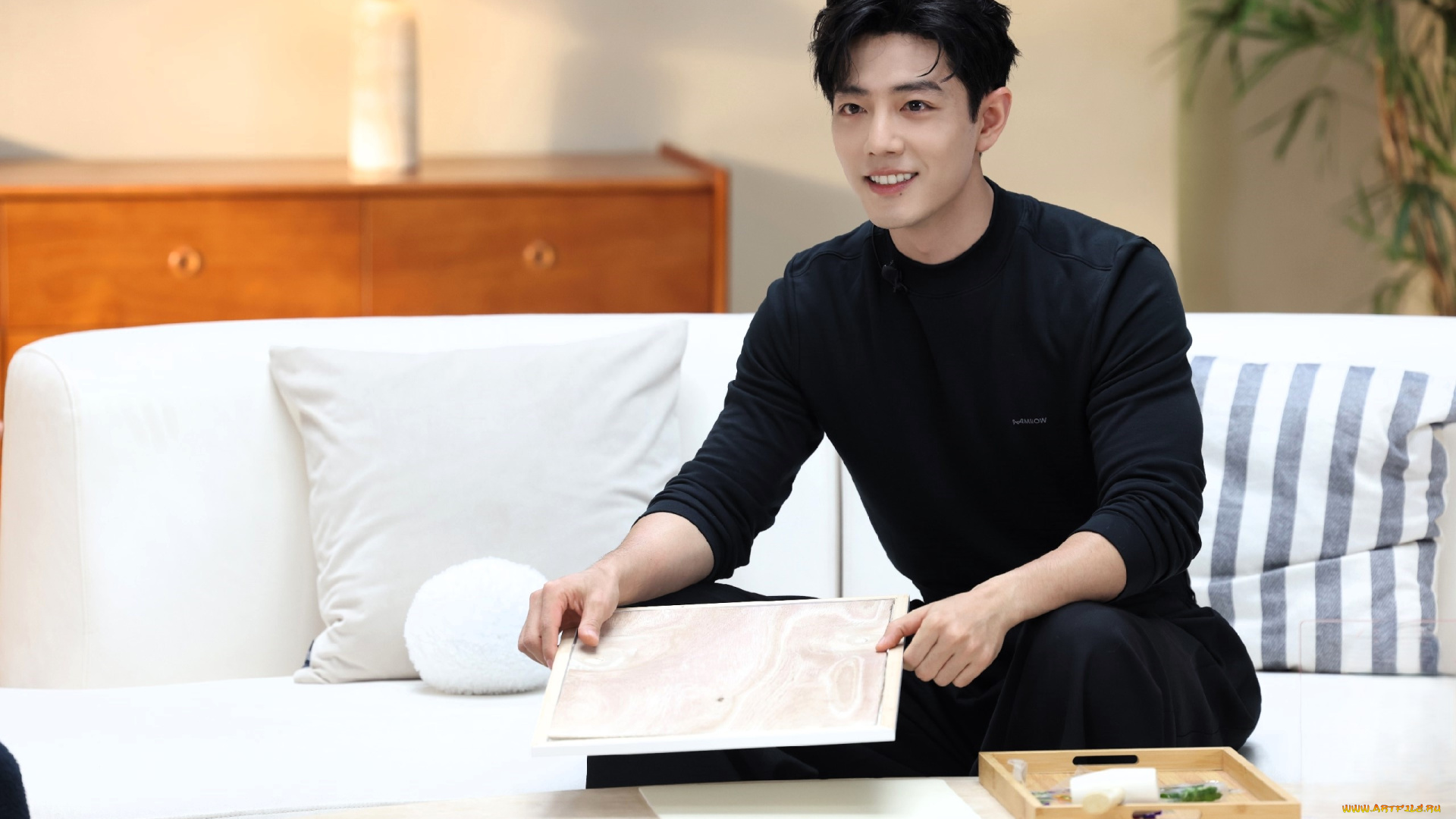 мужчины, xiao, zhan, актер, свитер, диван, стол, коробка