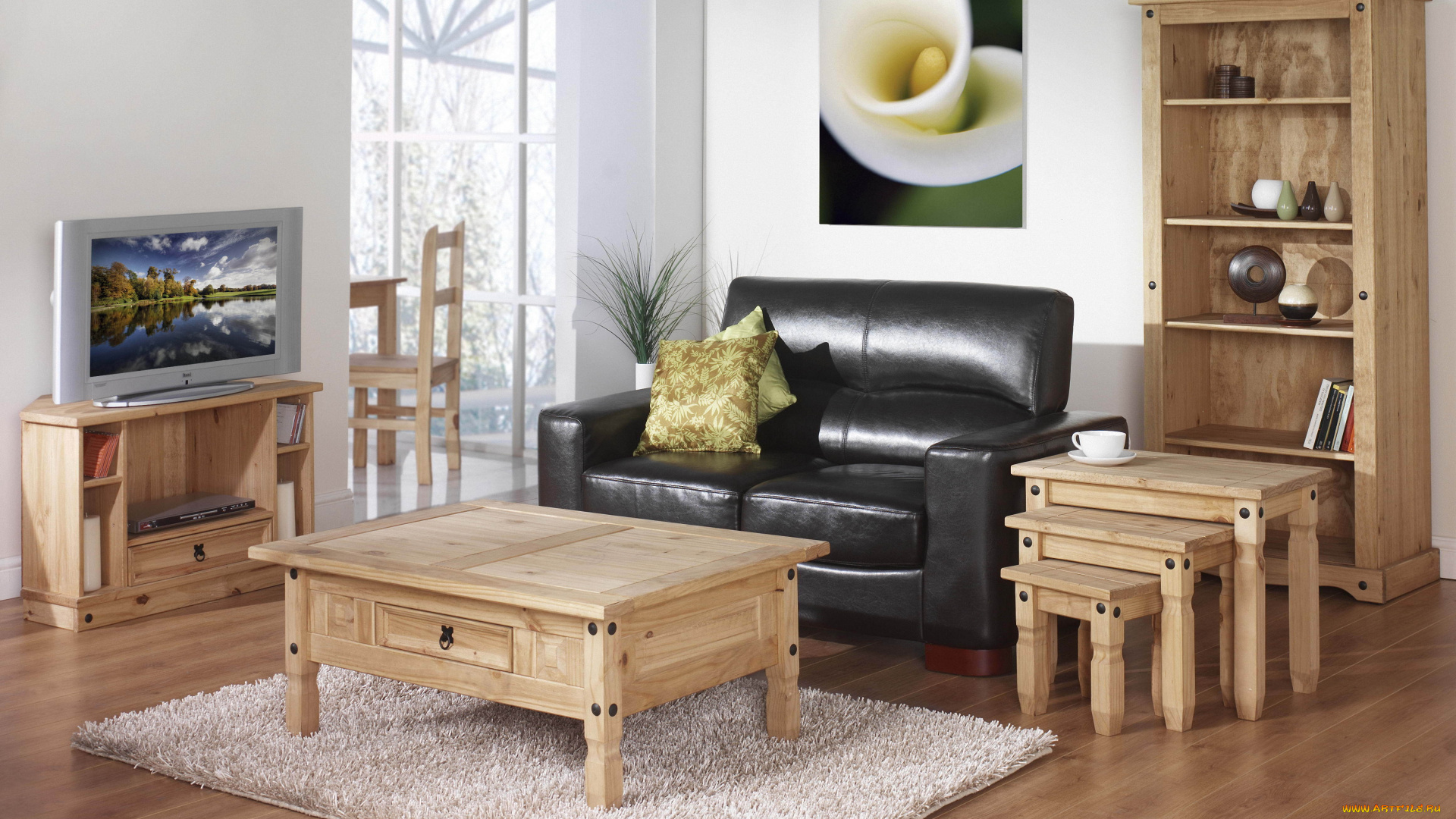 интерьер, гостиная, диван, стол, матрешка, телевизор, подушки