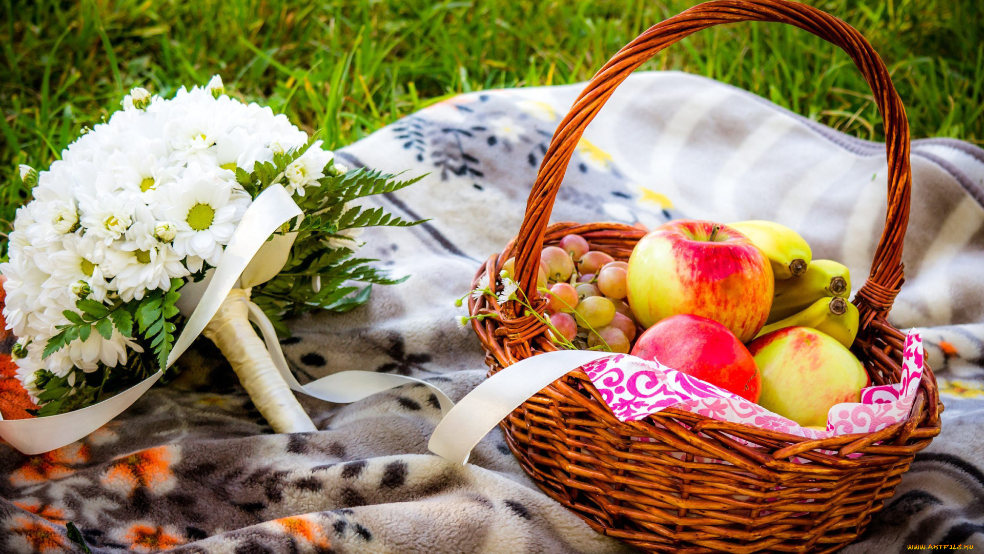 еда, фрукты, , ягоды, корзинка, букет, хризантемы, виноград, яблоко, банан