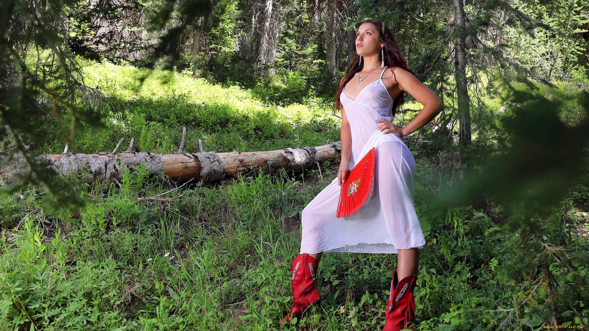 девушки, elena, generi, лес, деревья, брюнетка, сапоги, веер, бижутерия, поза