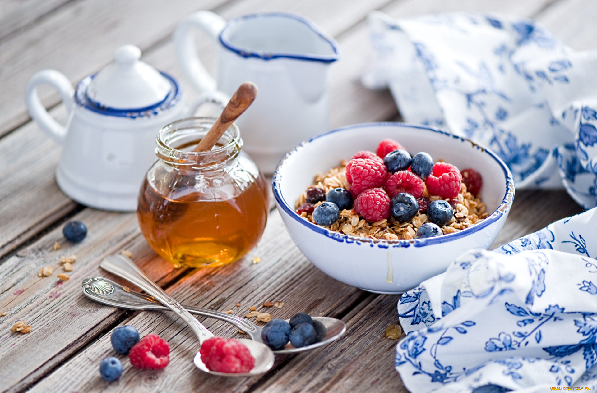 еда, разное, мед, мюсли, малина, голубика