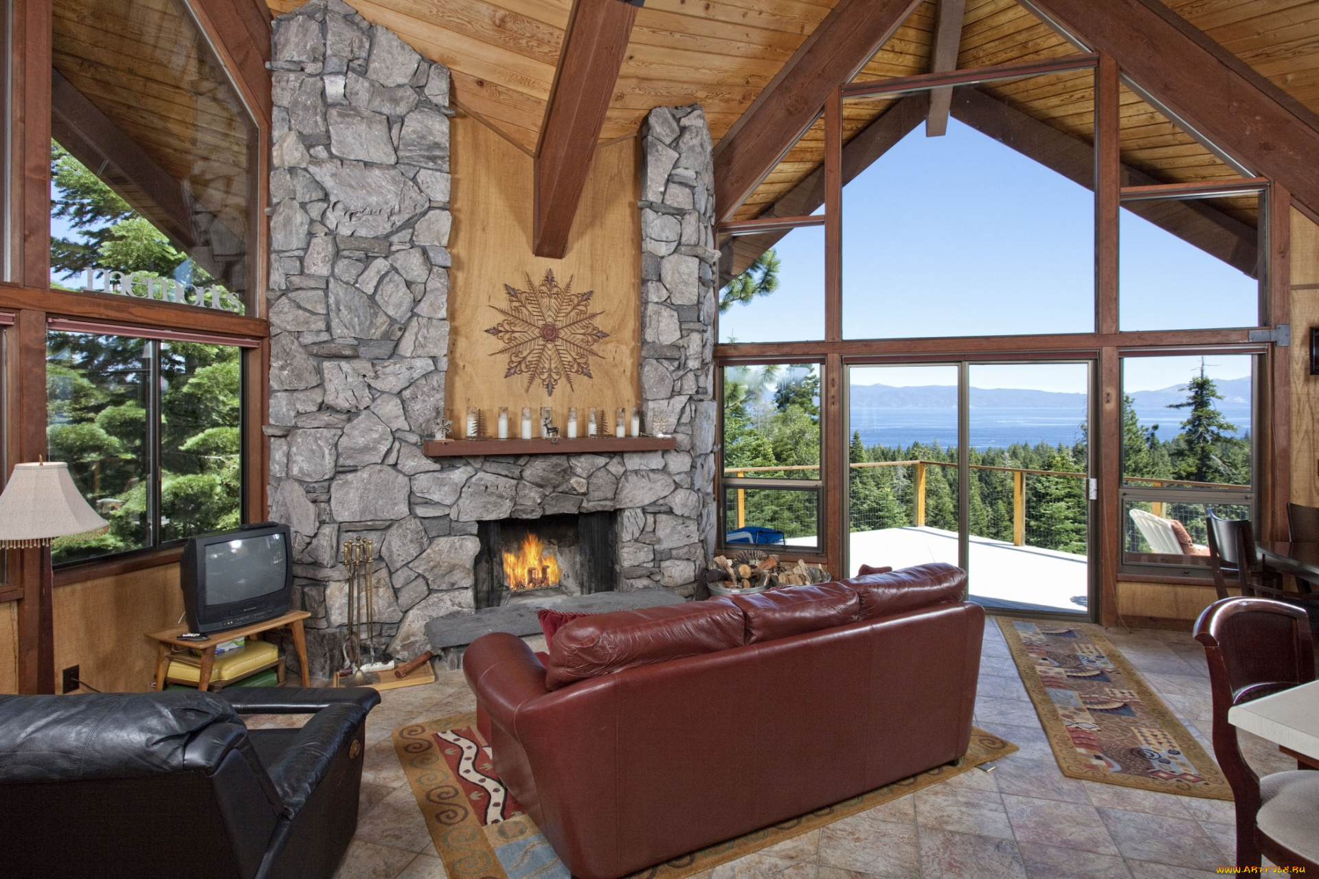 интерьер, гостиная, камин, диван