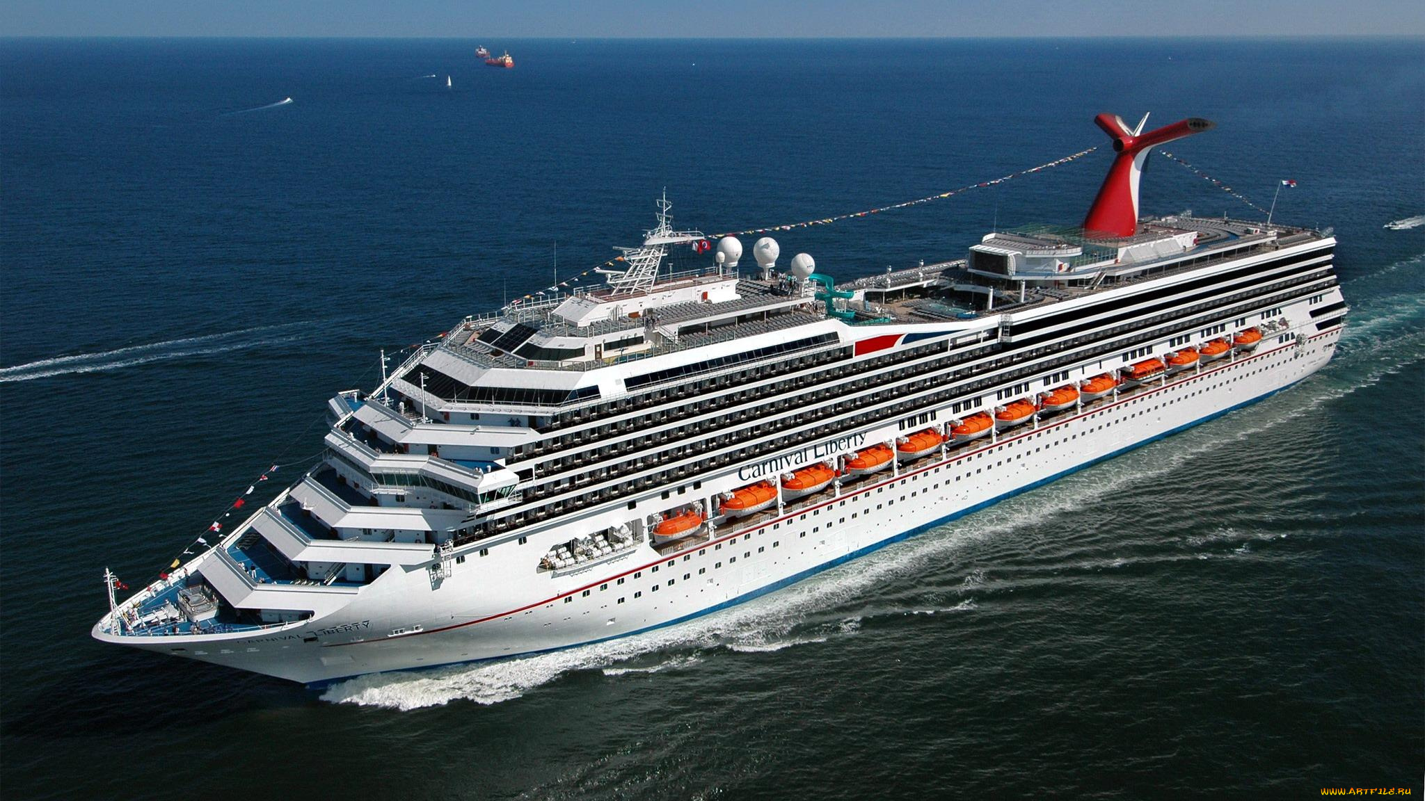 корабли, лайнеры, теплоход, круиз, плавание, море, флажки