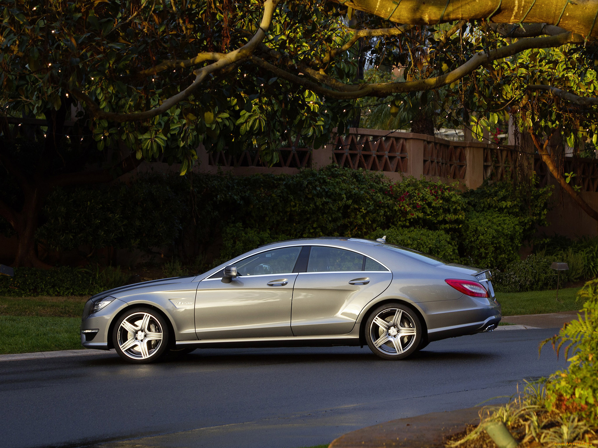 автомобили, mercedes-benz, мерседес, cls, светлый, дорога, забор, деревья