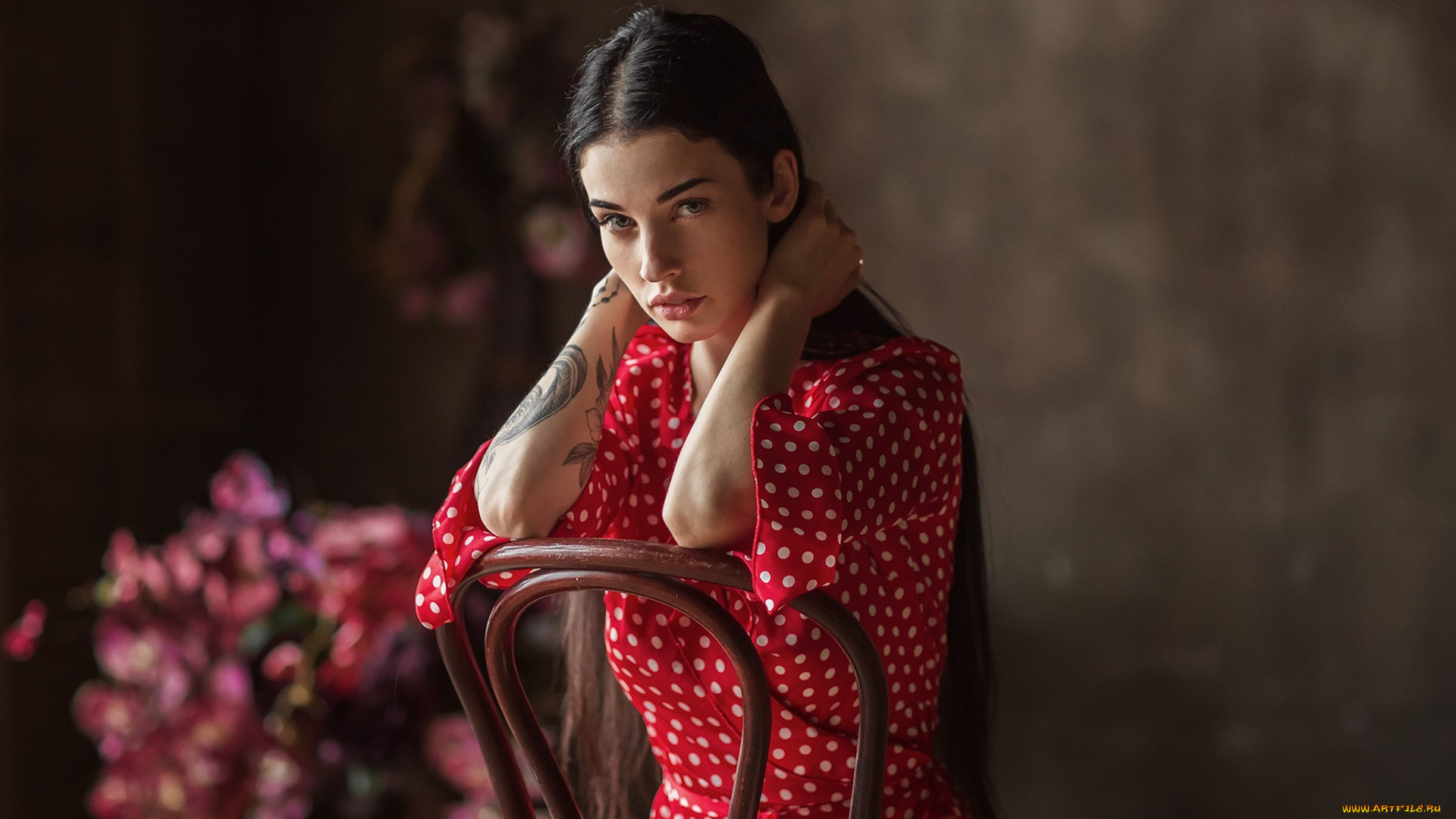 alla, berger, девушки, алла, бергер, alla, berger, платье, красный, цветы, алла, бергер, девушка, красотка, красавица, брюнетка, поза, стройная, тату, татуировка, макияж, взгляд