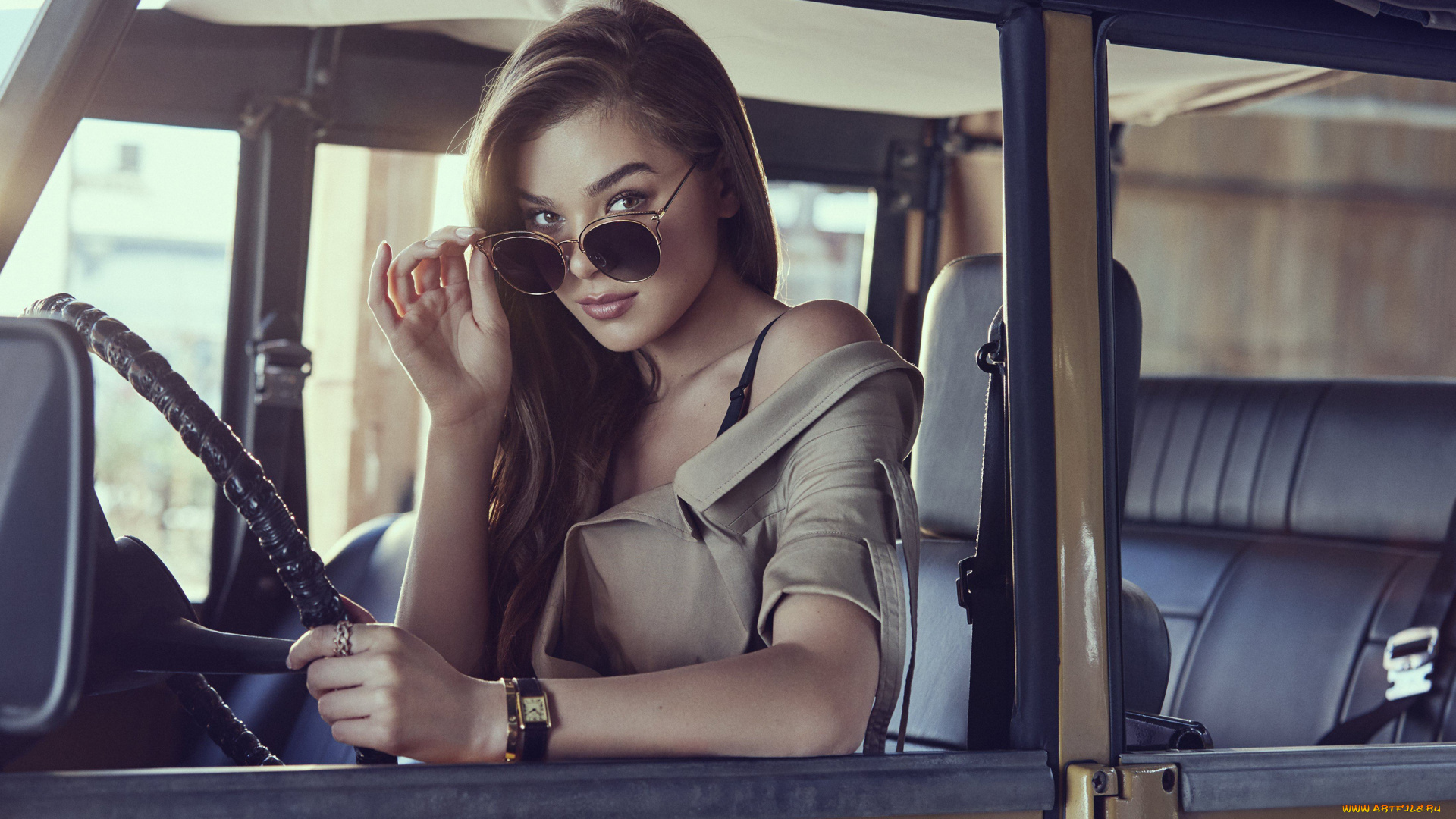 девушки, hailee, steinfeld, хейли, стейнфельд, женщины, певица, брюнетка, актриса, в, очках, помещении, автомобиль, длинные, волосы