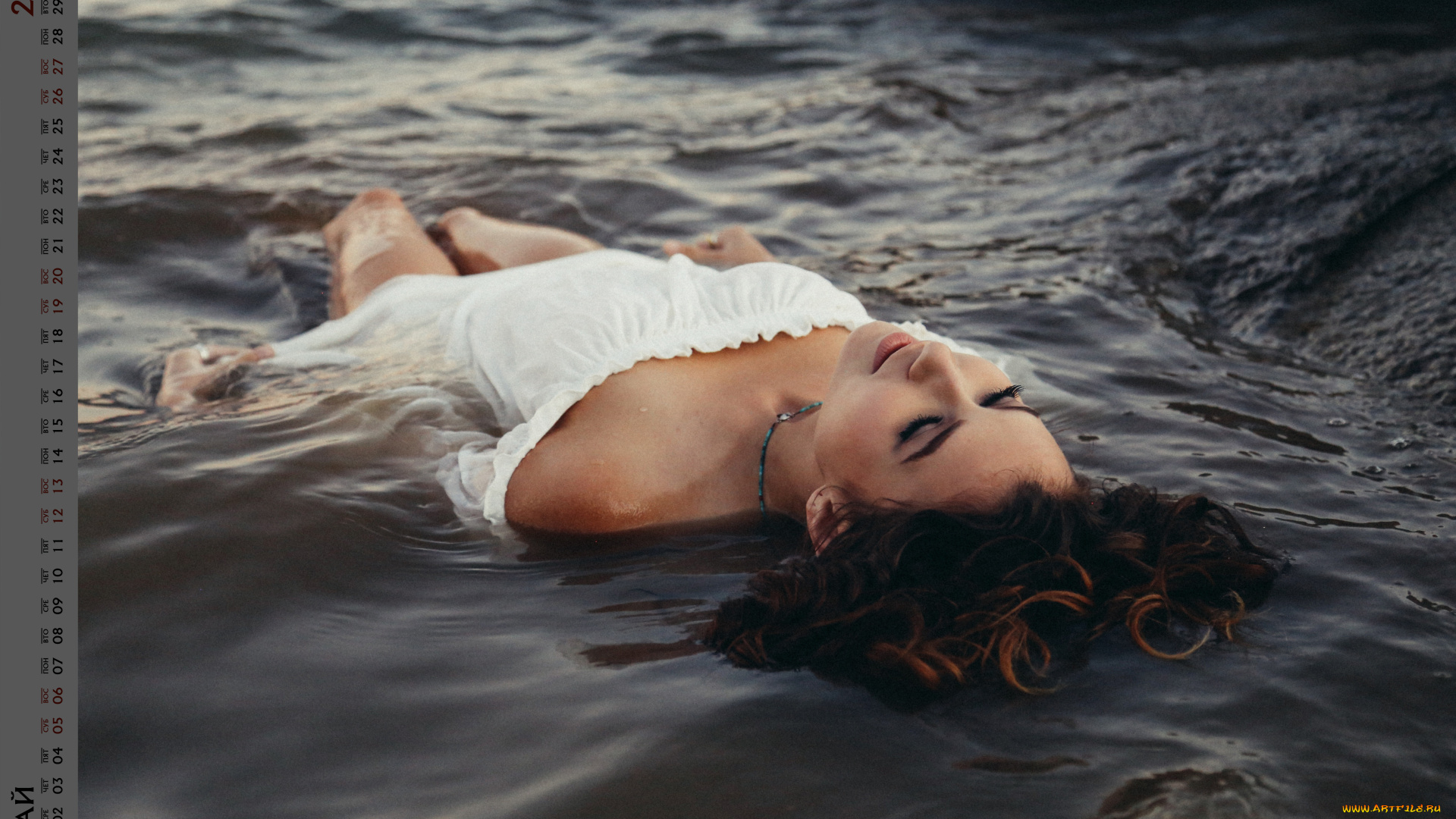 календари, девушки, водоем