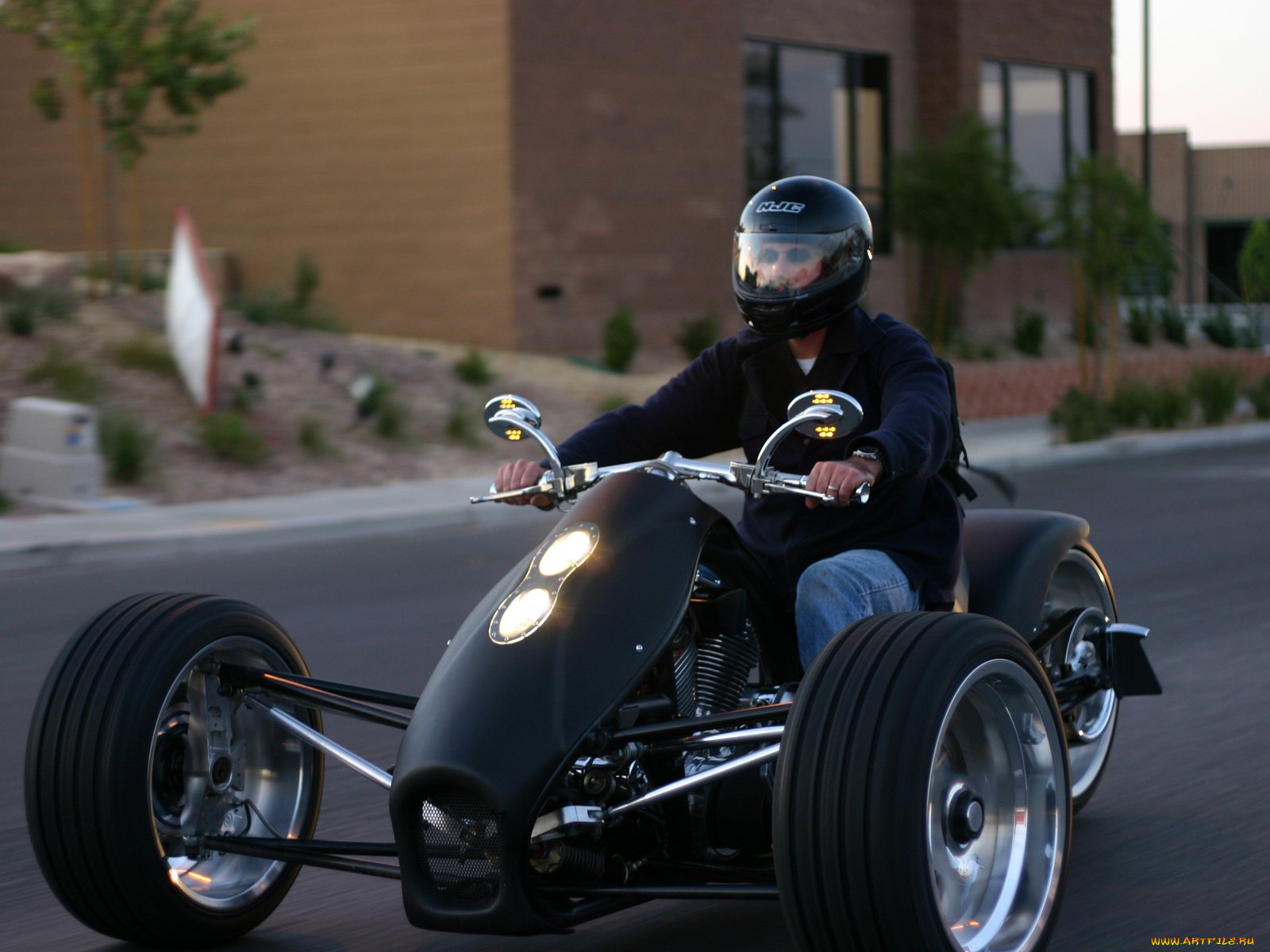 мотоциклы, трёхколёсные