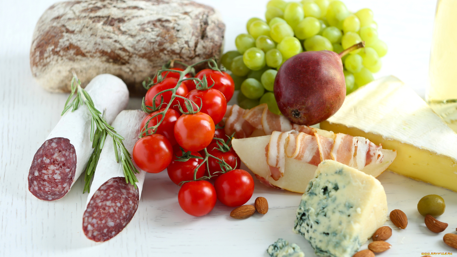 еда, разное, орехи, виноград, груша, помидоры, сыр, колбаса, хлеб, томаты