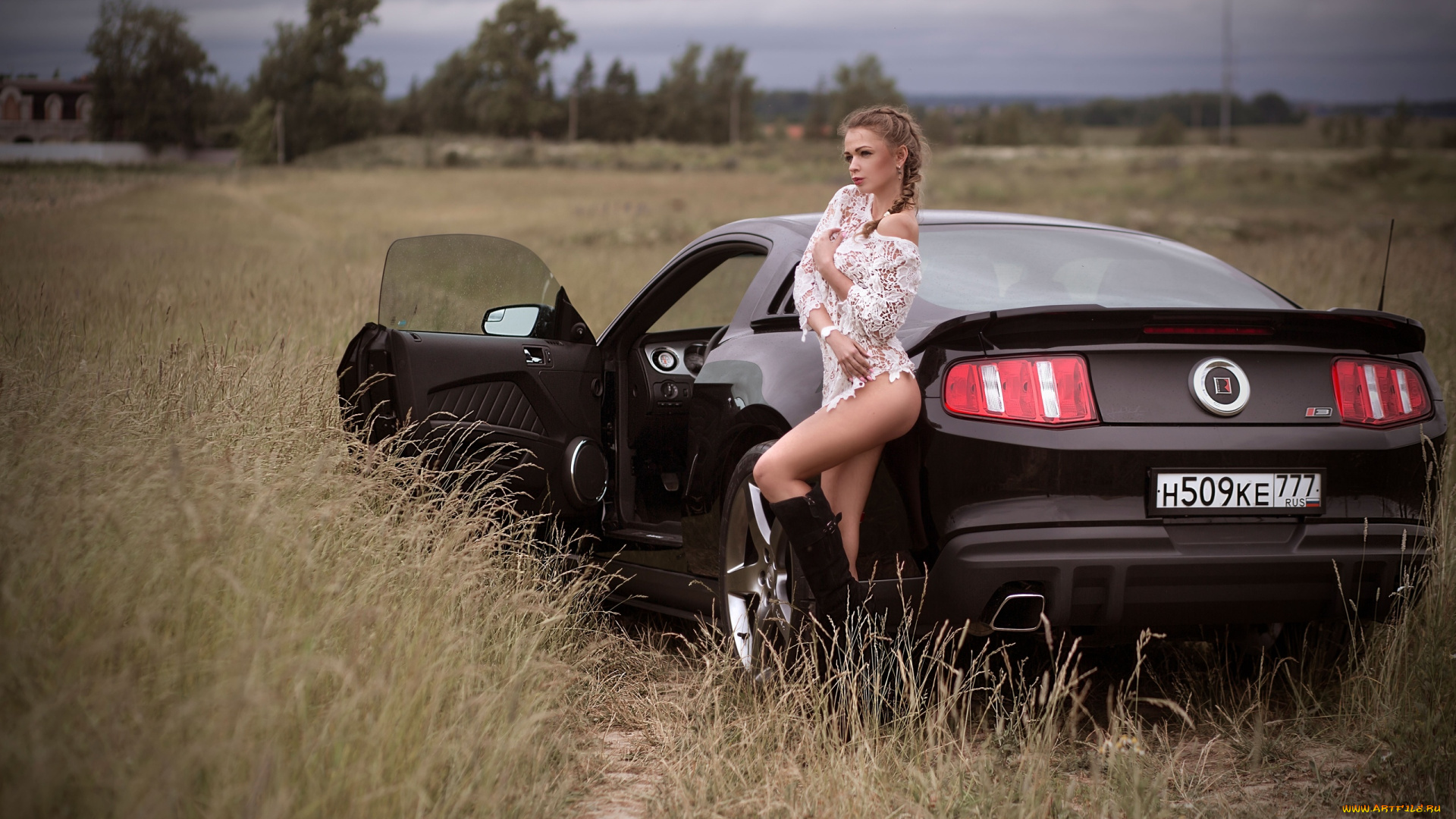 автомобили, -авто, с, девушками, надежда, яустова, nika, men, прозрачная, одежда, голые, плечи, форд, мустанг, взгляд, вдаль, сухая, трава, ford, mustang, s197, автомобиль