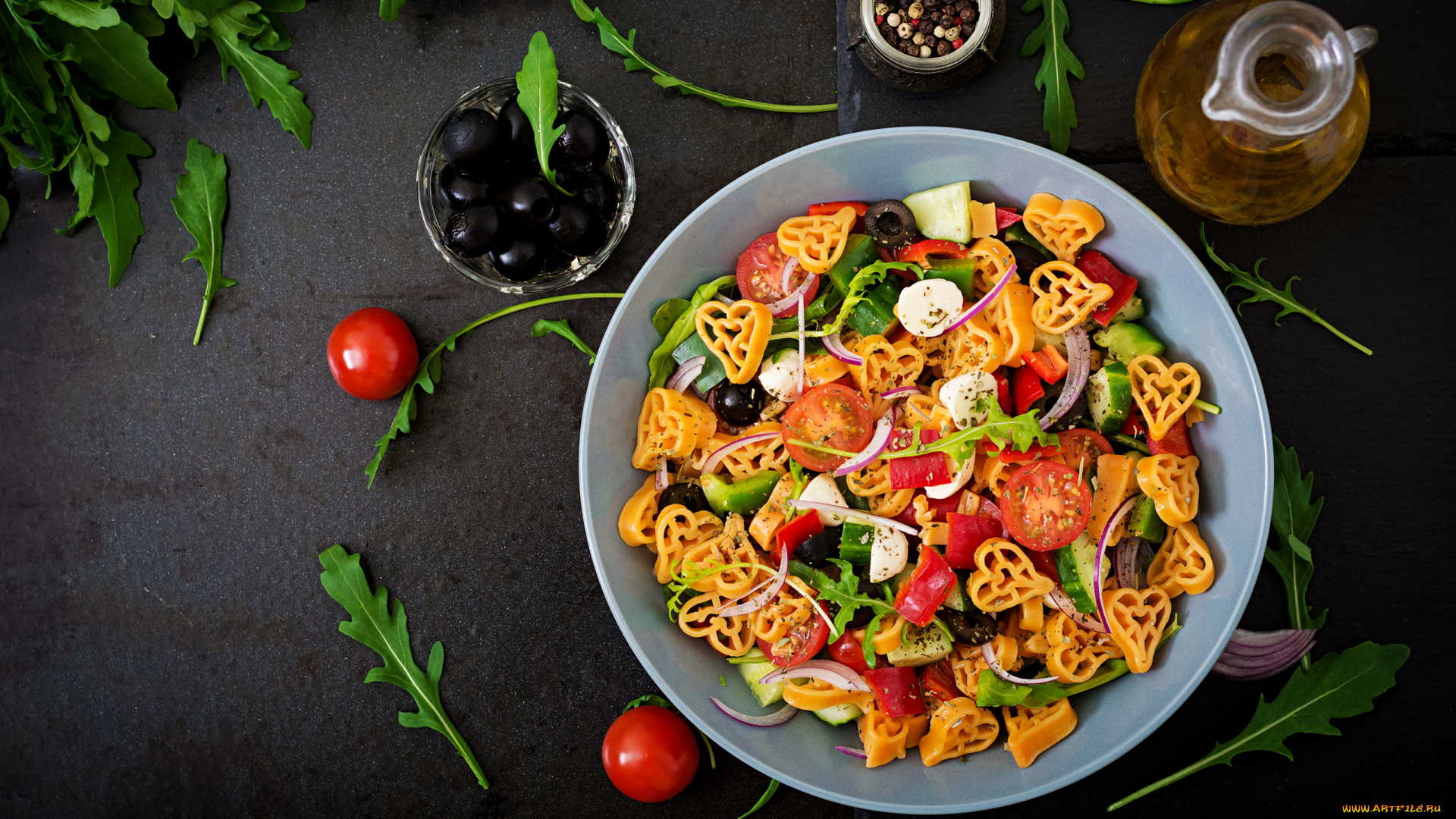 еда, макароны, , макаронные, блюда, масло, маслины, рукола, помидоры