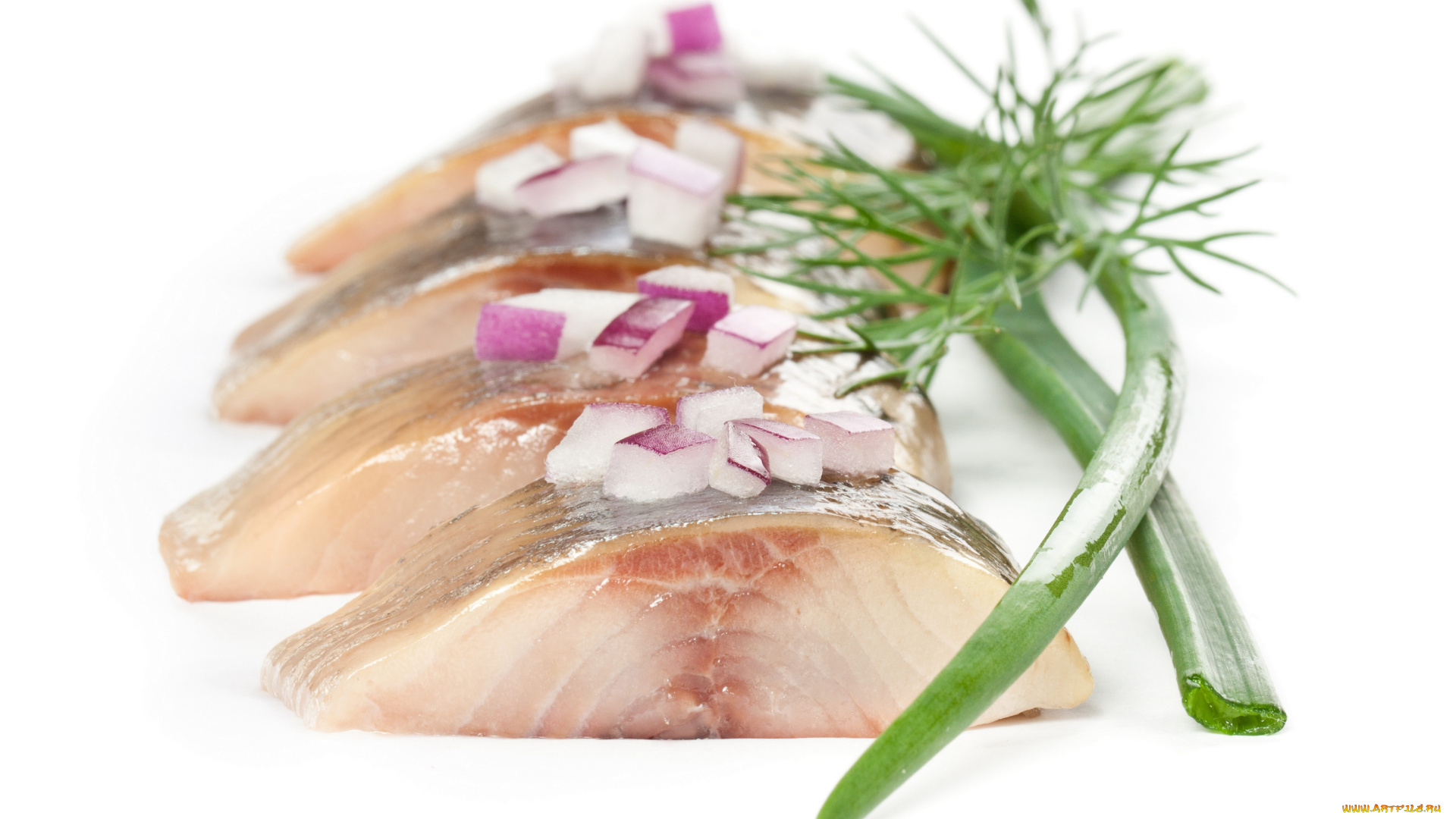 еда, рыбные, блюда, морепродуктами, селёдка, половинки, лук, укроп, белый, фон