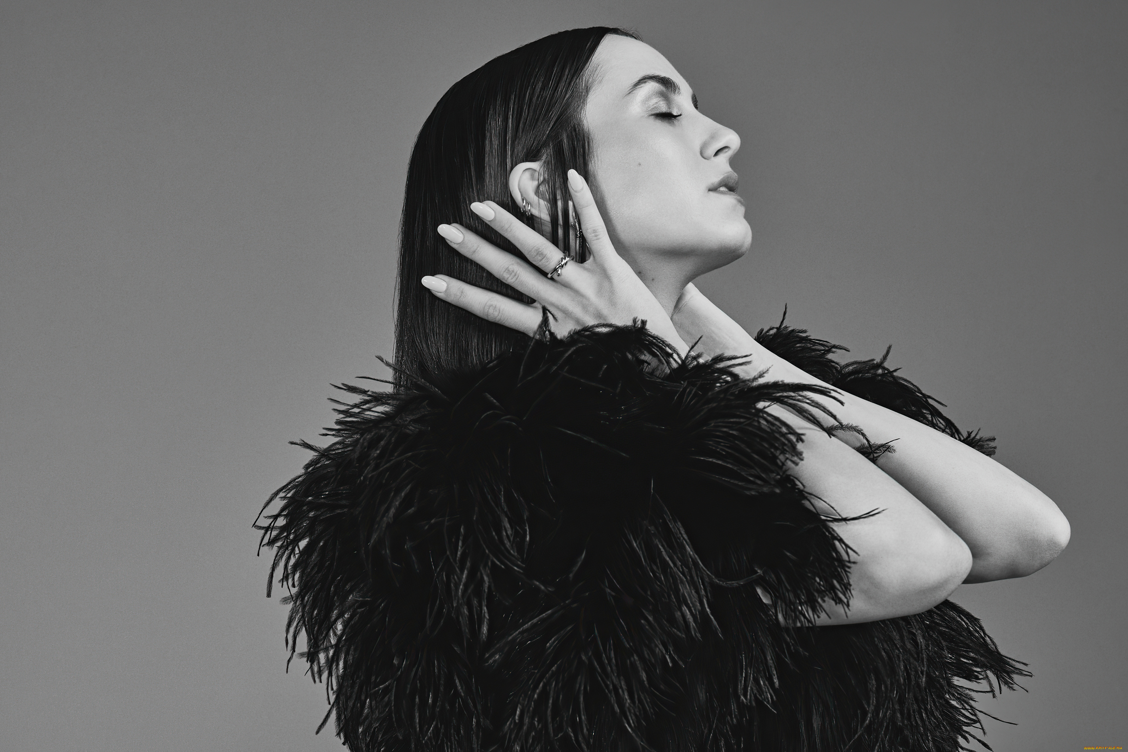 maude, apatow, девушки, черно-белая, профиль