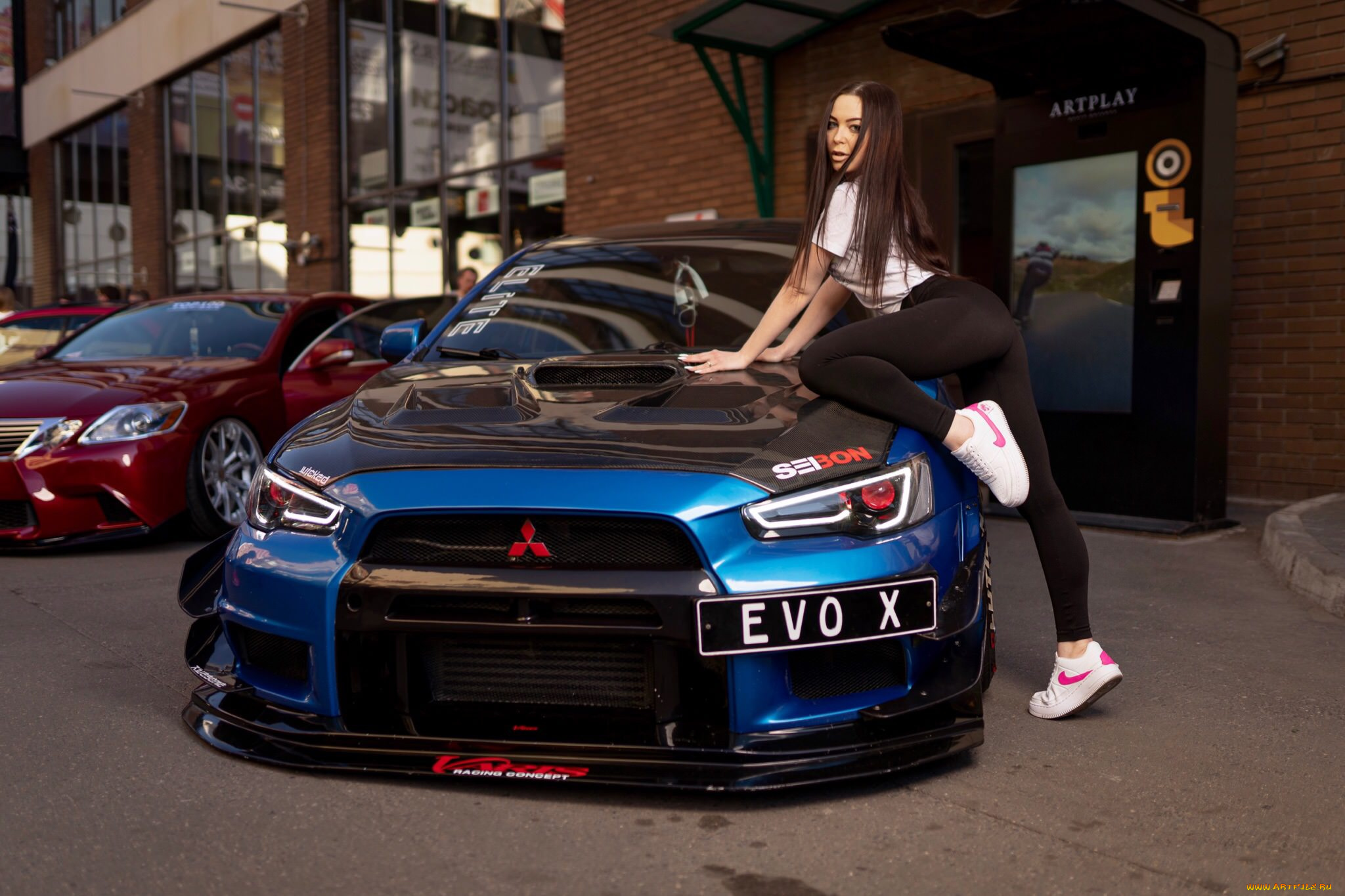 брюнетка, и, mitsubishi, автомобили, -авто, с, девушками, mitsubishi, леггинсы, длинные, волосы, спортивные, женщины, с, автомобилями, кроссовки, nike, футболки