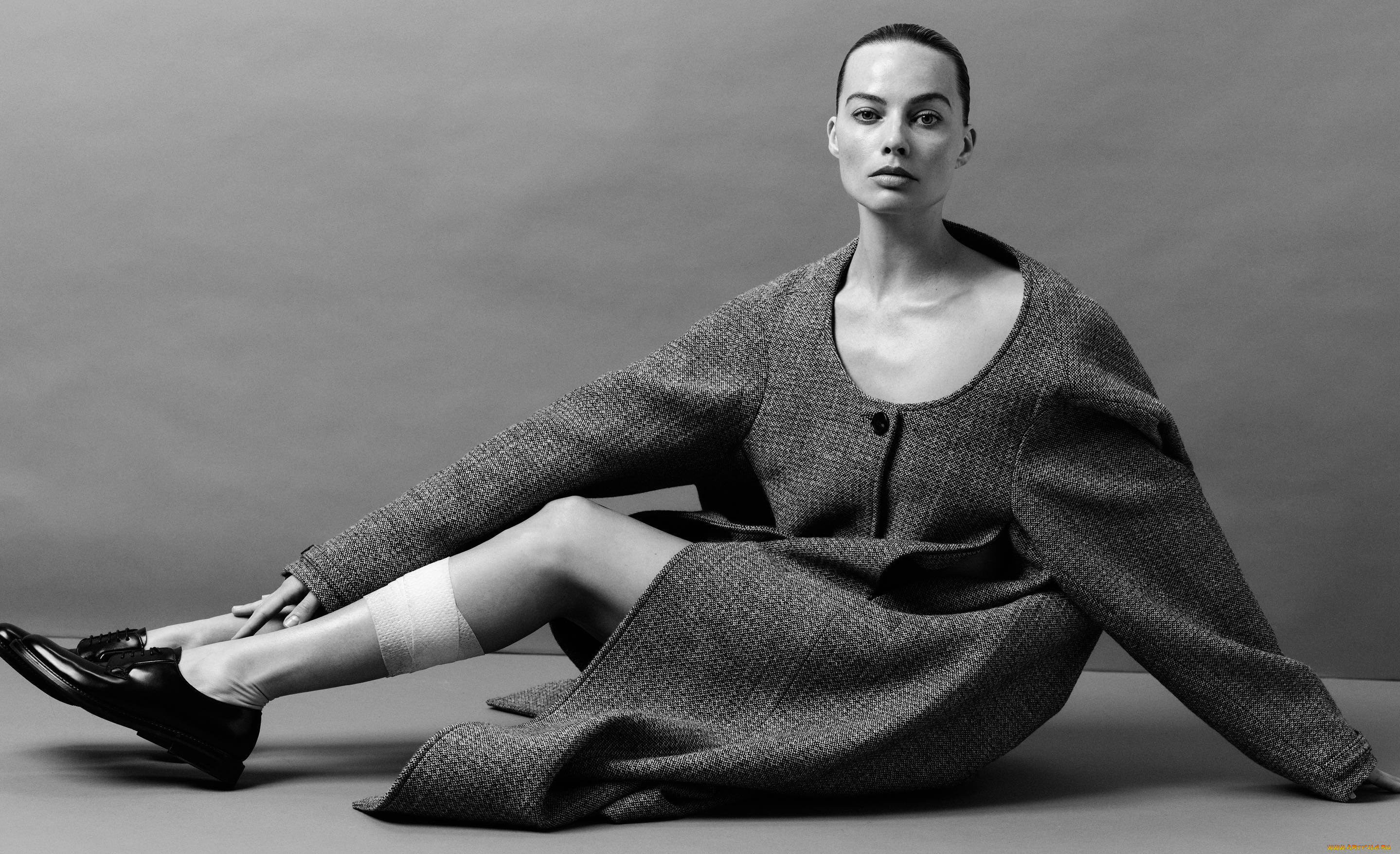 девушки, margot, robbie, актриса, пальто, марго, робби, черно, белое, повязка, знаменитости