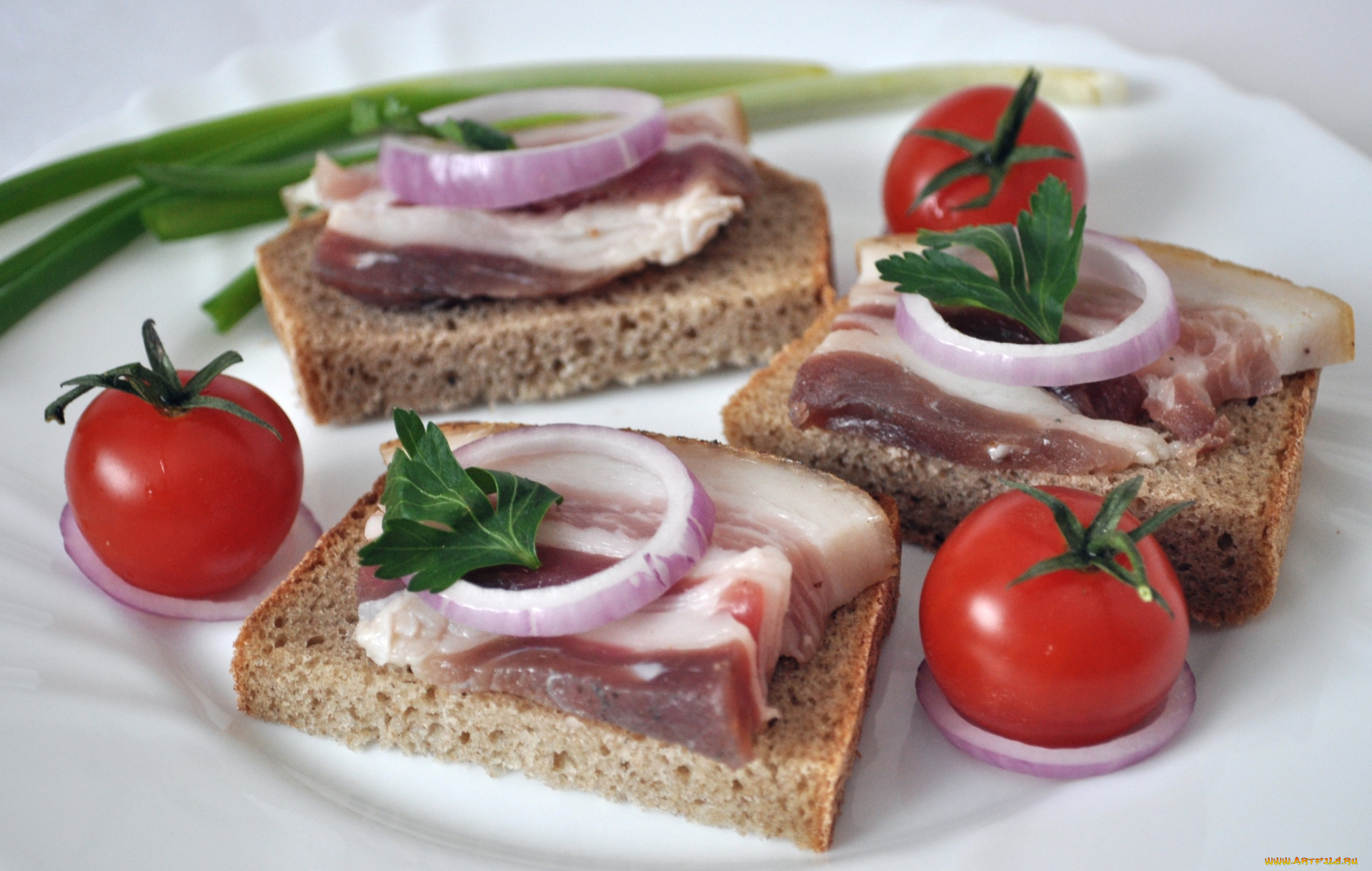 еда, бутерброды, гамбургеры, канапе, помидоры, хлеб, лук, сало