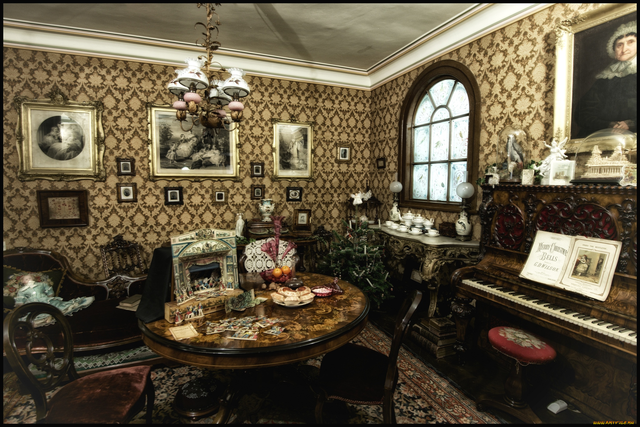 интерьер, гостиная, фотографии, пианино, декор, стол