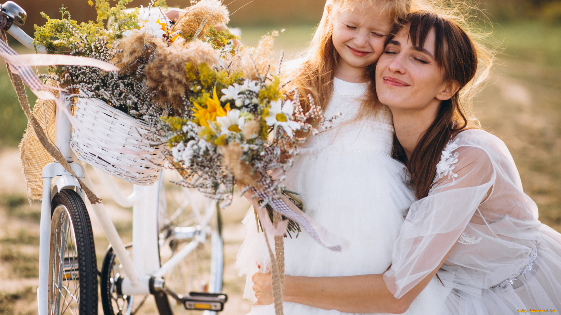 разное, люди, мама, дочь, цветы, велосипед