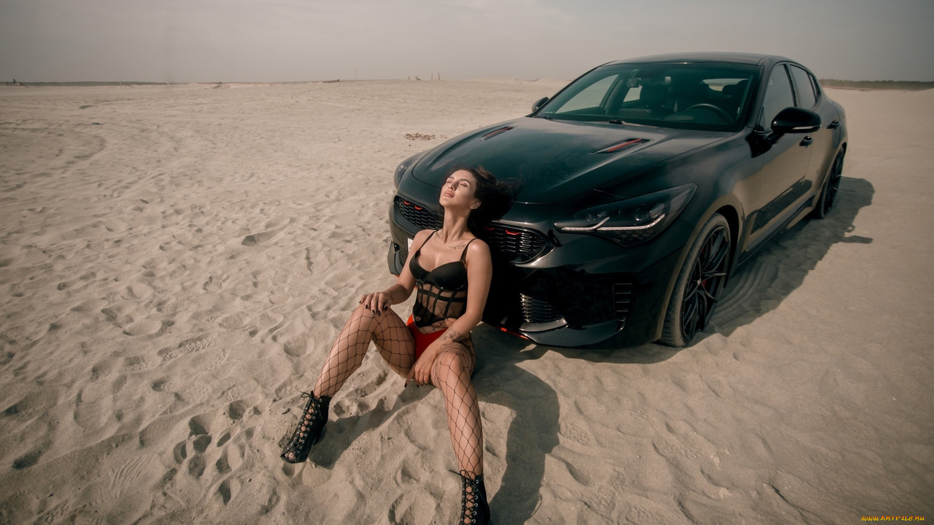 девушка, и, авто, автомобили, -авто, с, девушками, девушка, женщина, брюнетка, темноволосая, сексуальная, модель, звезда, позирует, разная, обувь, верхняя, стильная, одежда, нижнее, эротическое, бельё, трусы, лифчик, колготки, чулки, аксессуары, макияж, и, множество, элементов, на, фотографии