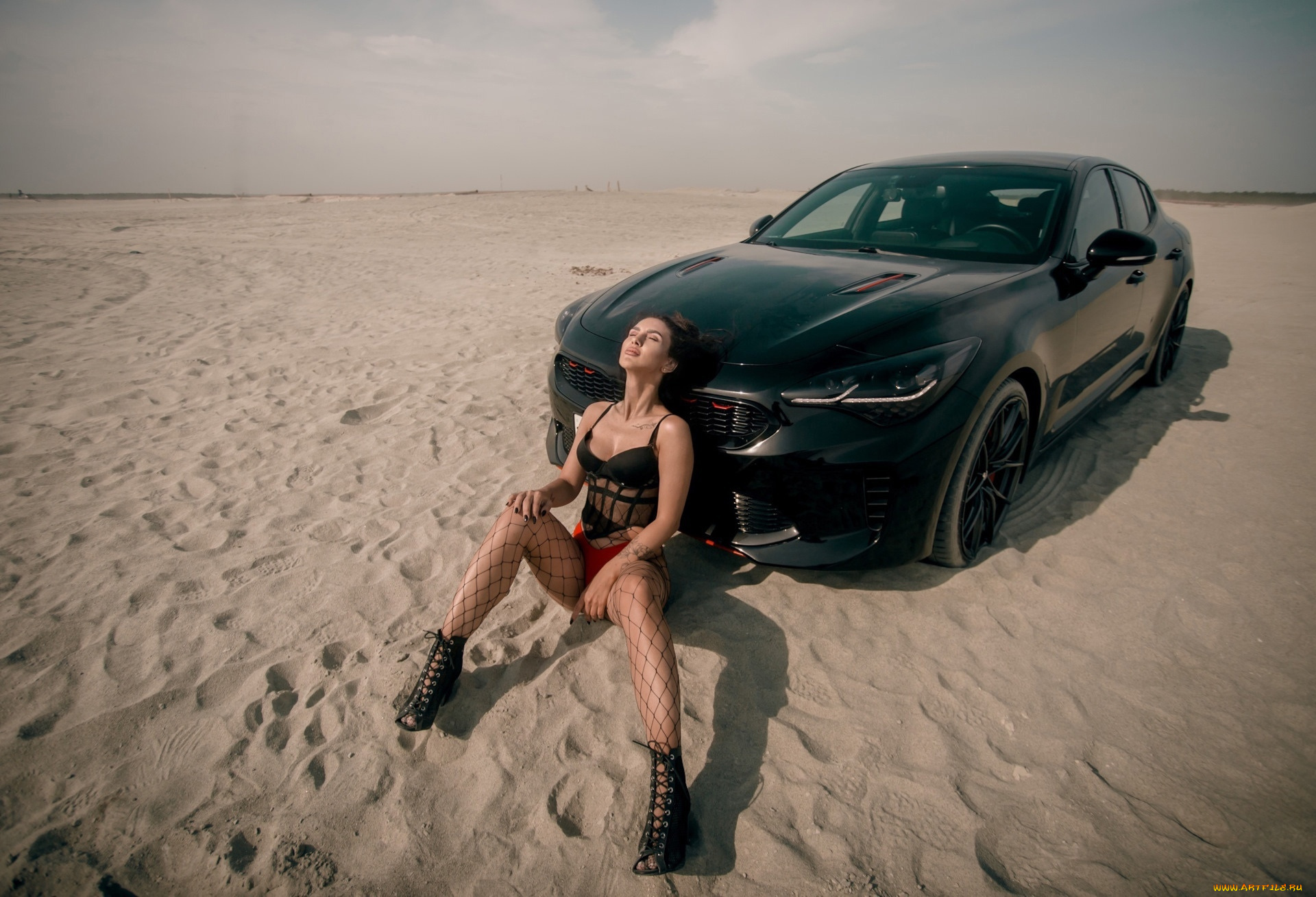 девушка, и, авто, автомобили, -авто, с, девушками, девушка, женщина, брюнетка, темноволосая, сексуальная, модель, звезда, позирует, разная, обувь, верхняя, стильная, одежда, нижнее, эротическое, бельё, трусы, лифчик, колготки, чулки, аксессуары, макияж, и, множество, элементов, на, фотографии