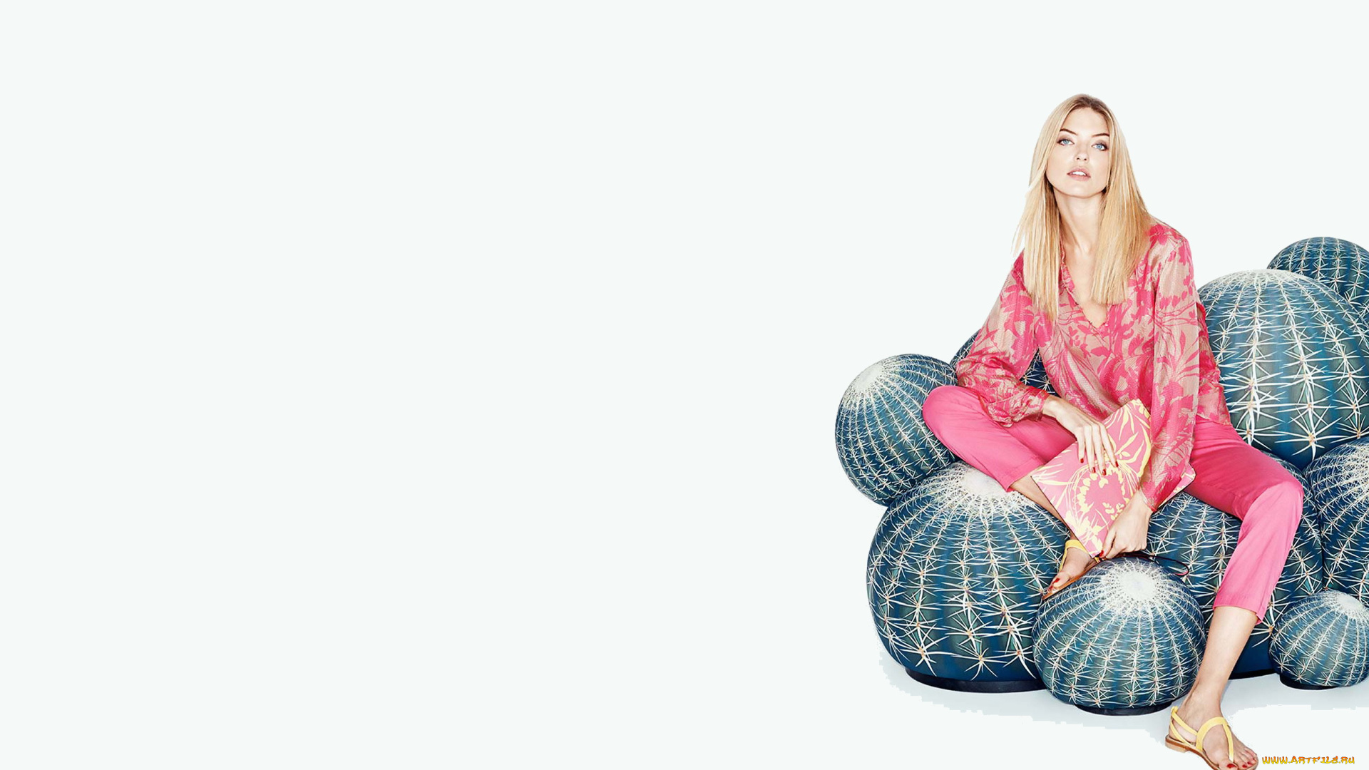 девушки, martha, hunt, модель, блондинка, туника, брюки, клатч, мячи, кактусы