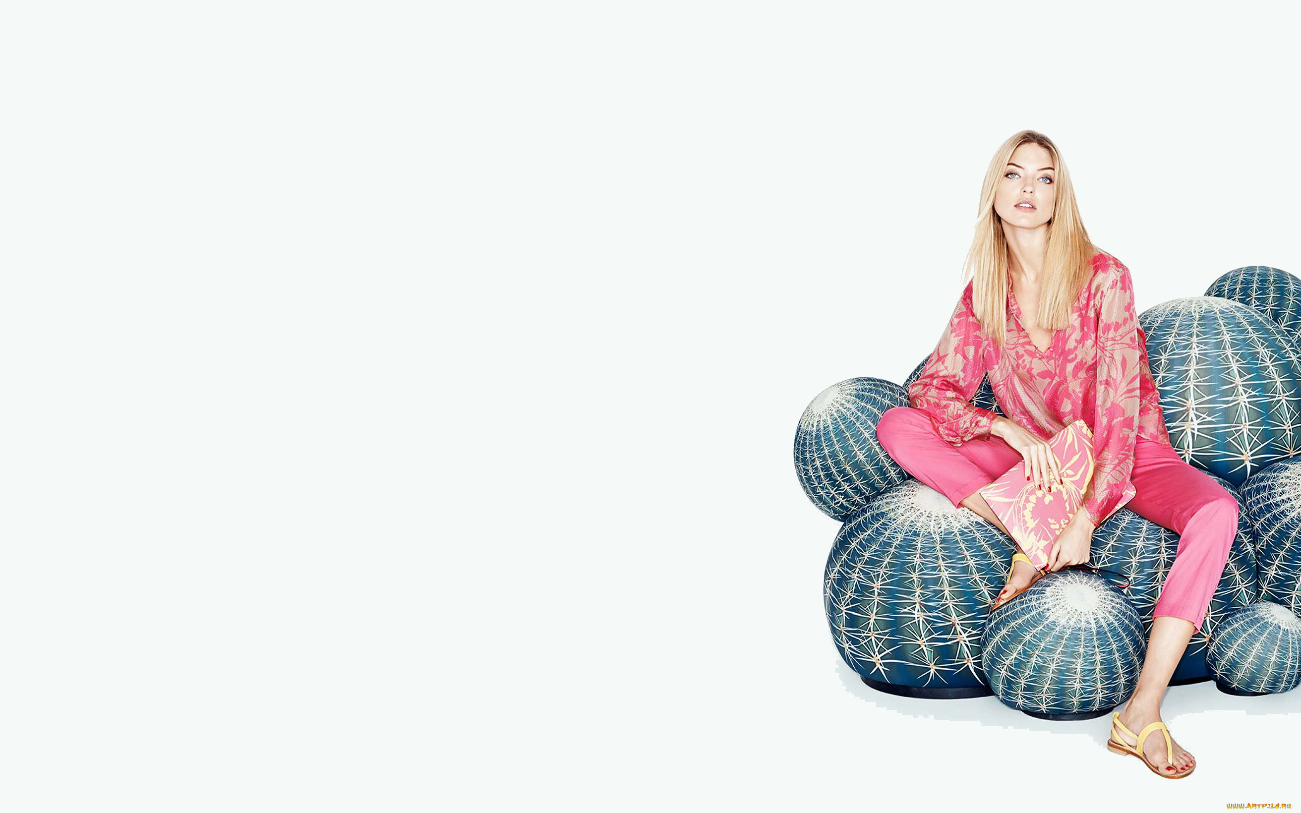 девушки, martha, hunt, модель, блондинка, туника, брюки, клатч, мячи, кактусы