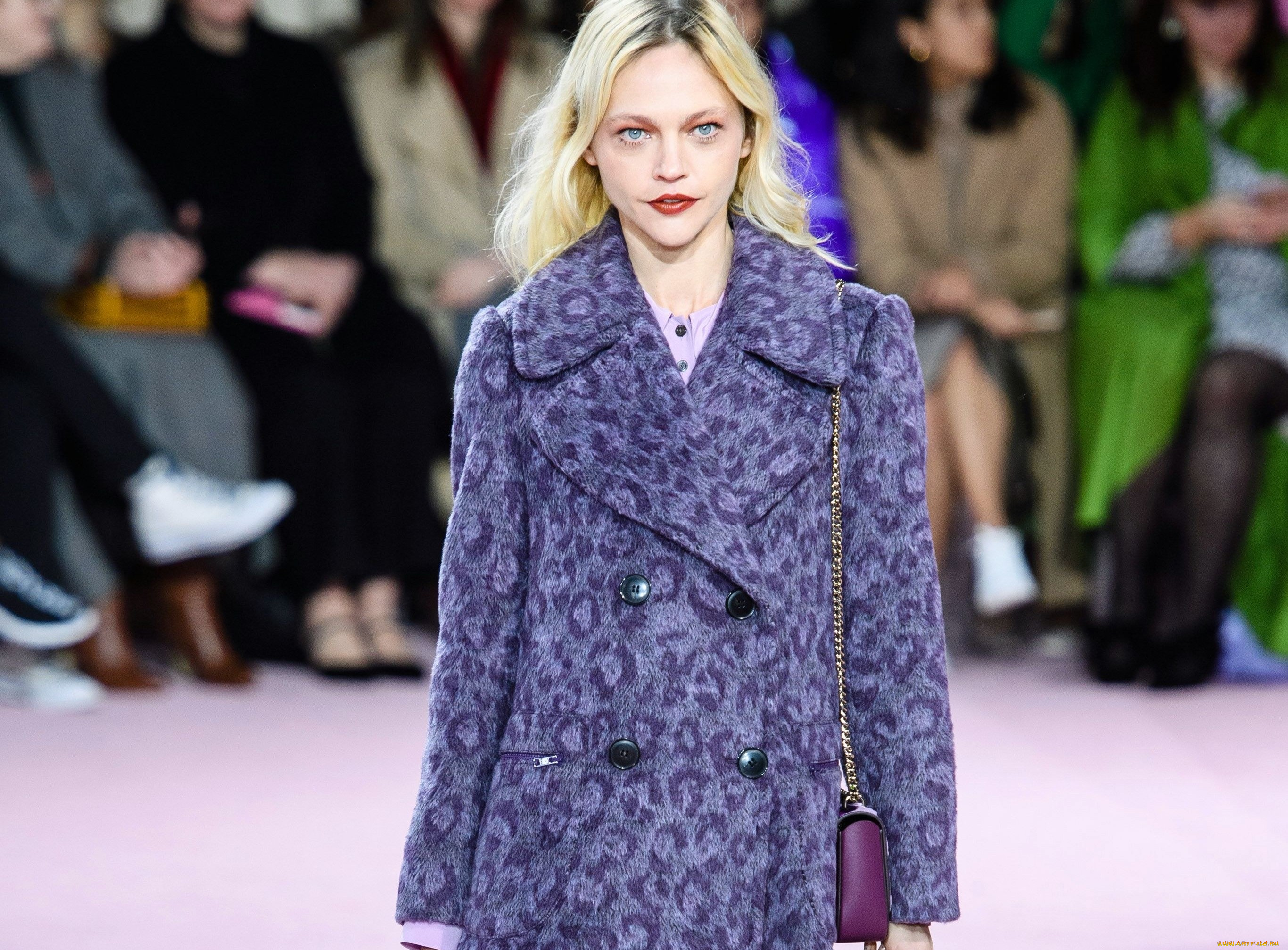 девушки, саша, пивоварова, модель, блондинка, пальто, сумочка, люди, подиум