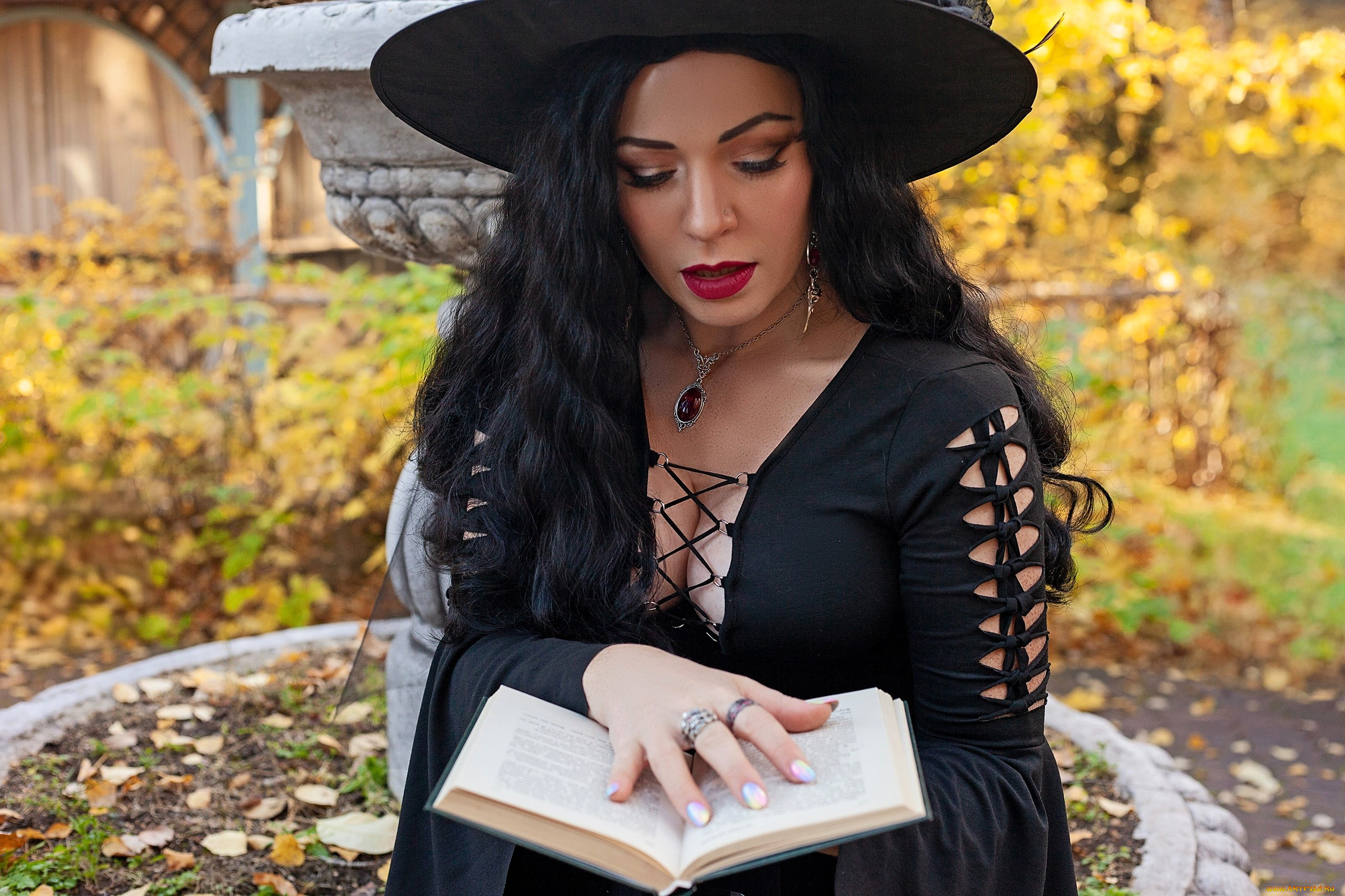 девушки, юлия, огородникова, образ, косплей, наряд, костюм, шляпа, ведьма, платье, книга, осень