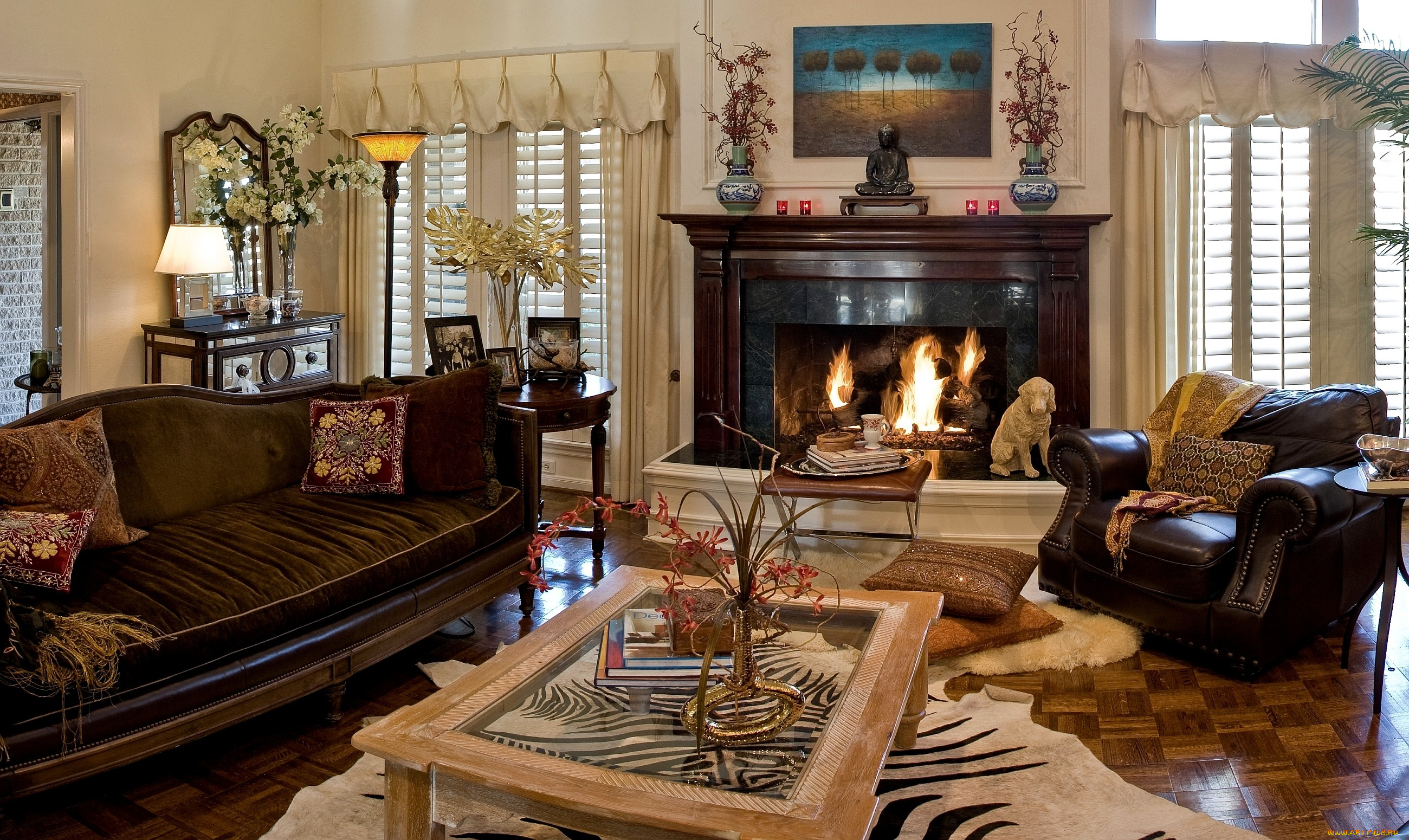 интерьер, гостиная, подушки, кресло, вазы, столик, диван, камин, картина